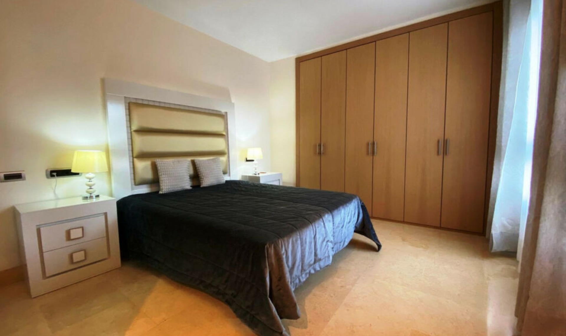 Resale - Apartment -
Marbella