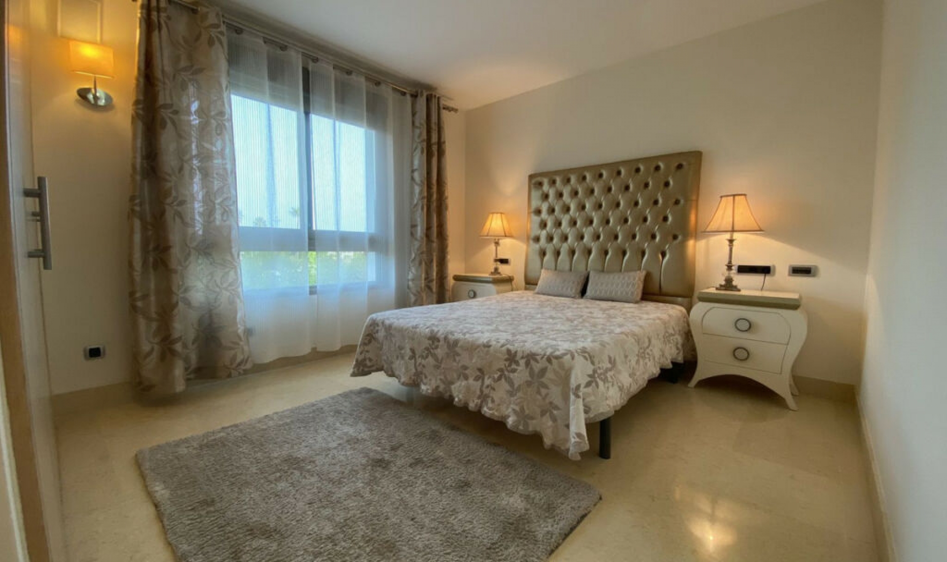 Resale - Apartment -
Marbella