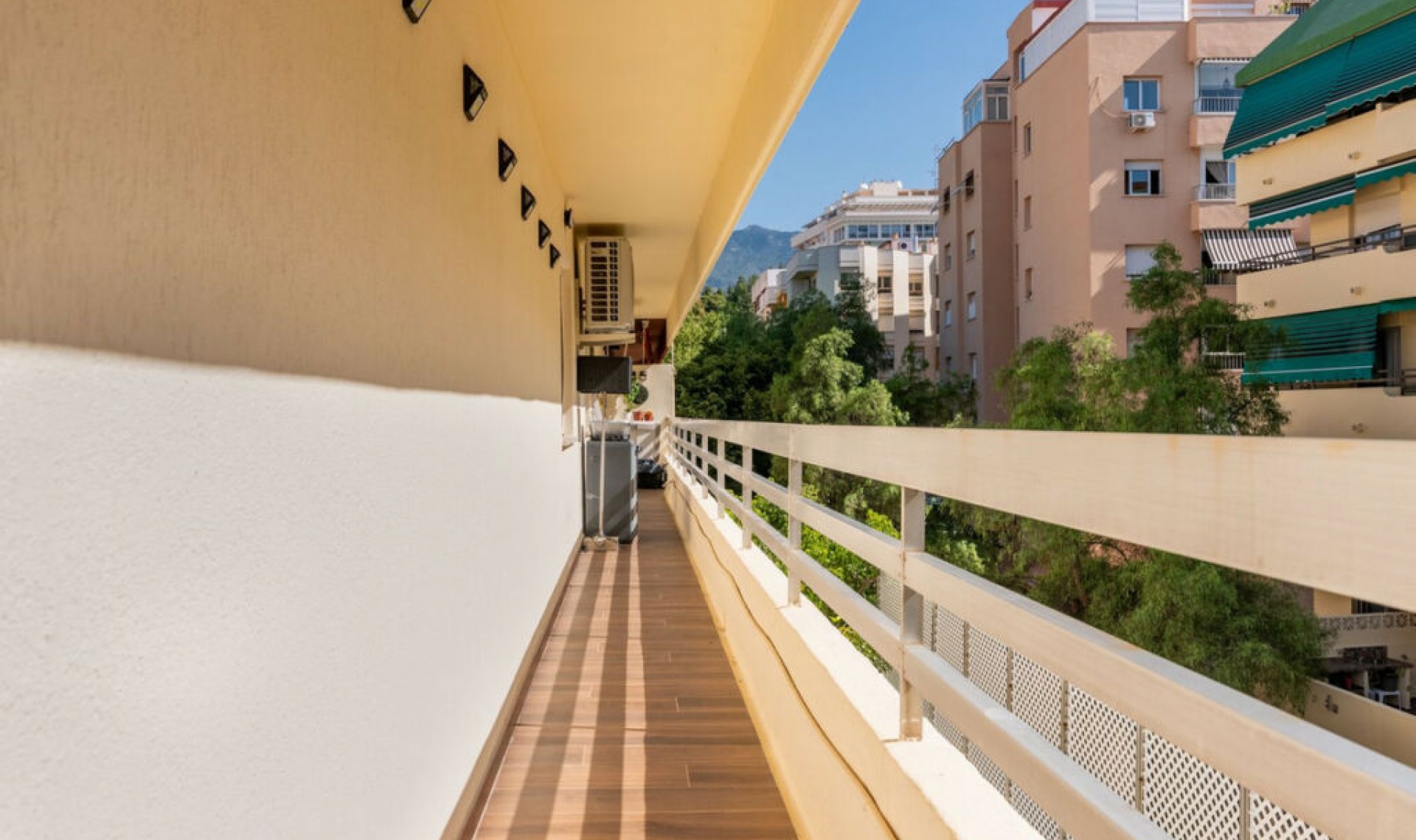 Resale - Apartment -
Marbella