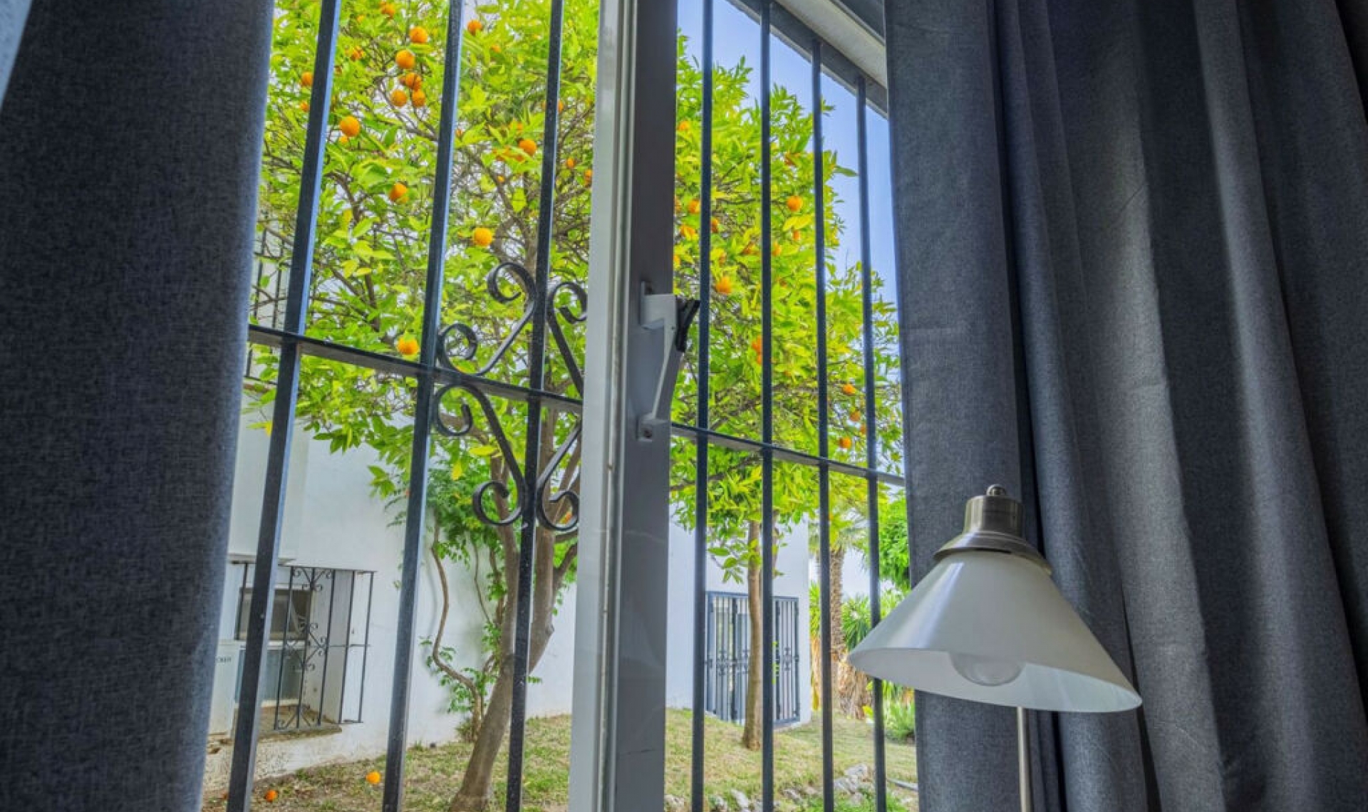 Resale - Apartment -
Marbella