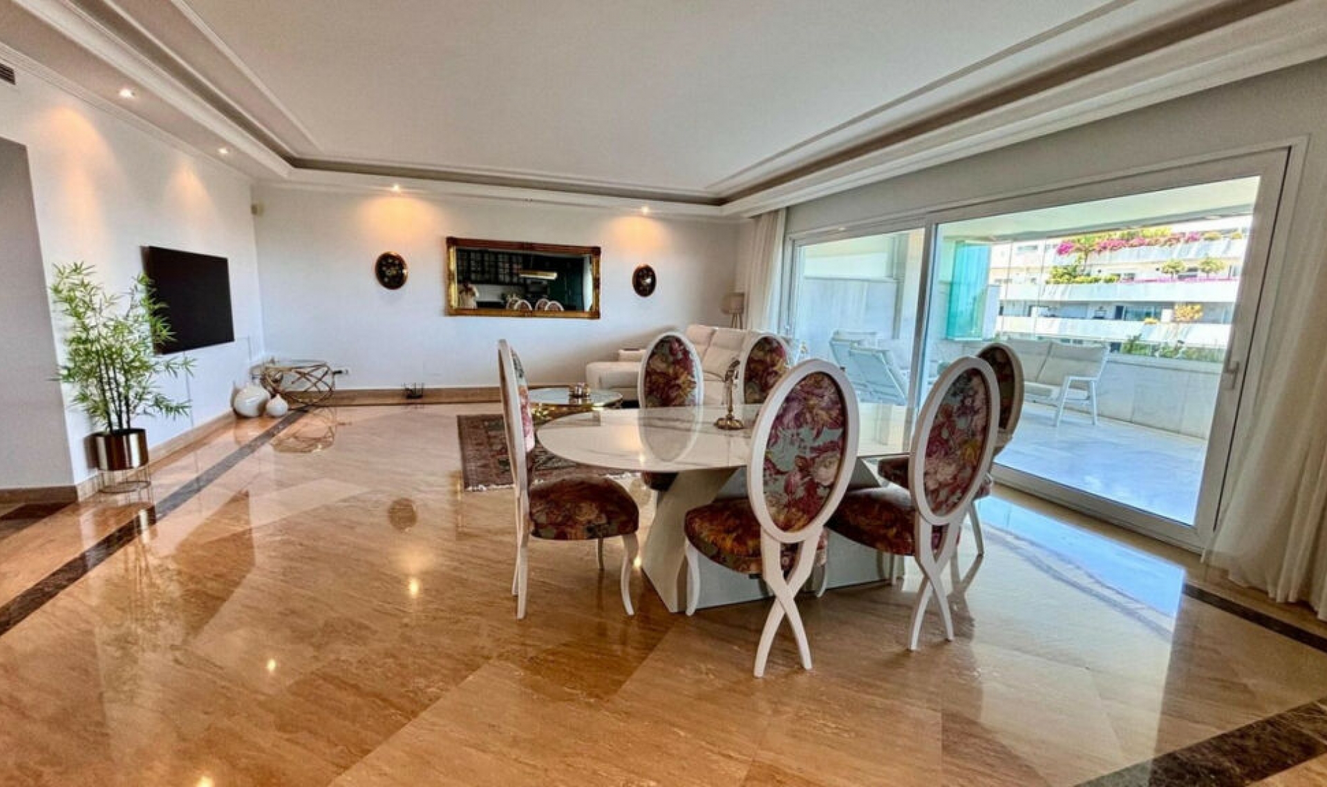 Resale - Apartment -
Marbella