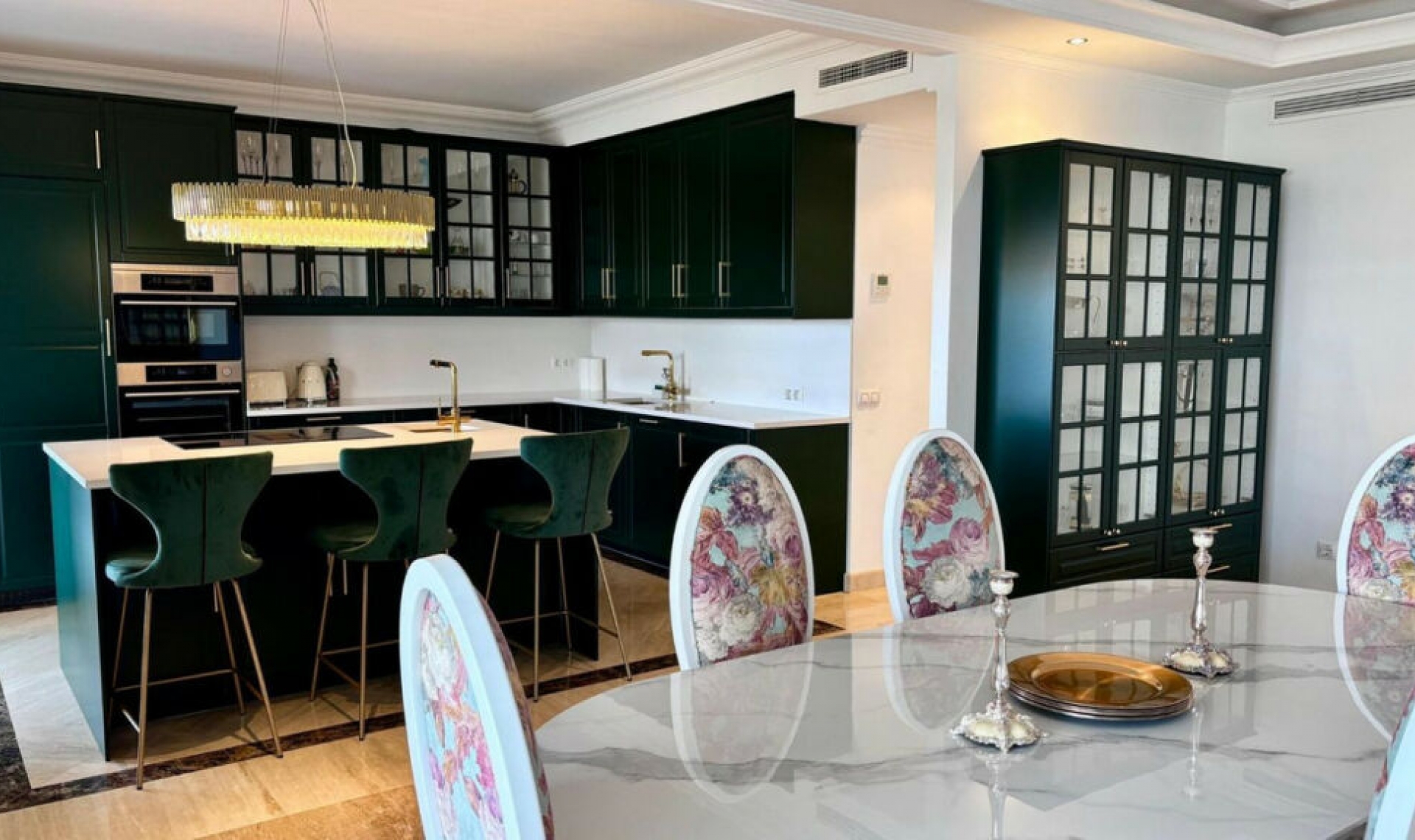 Resale - Apartment -
Marbella