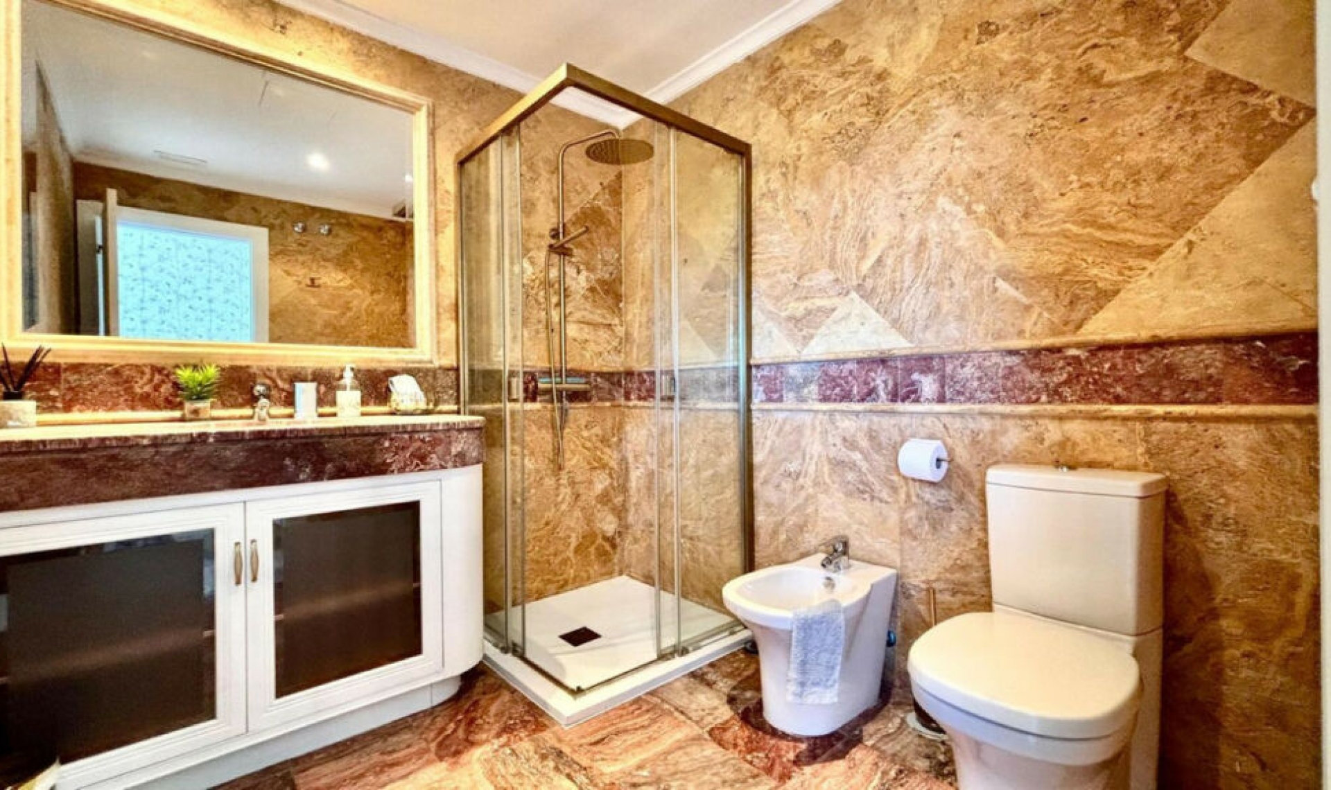 Resale - Apartment -
Marbella