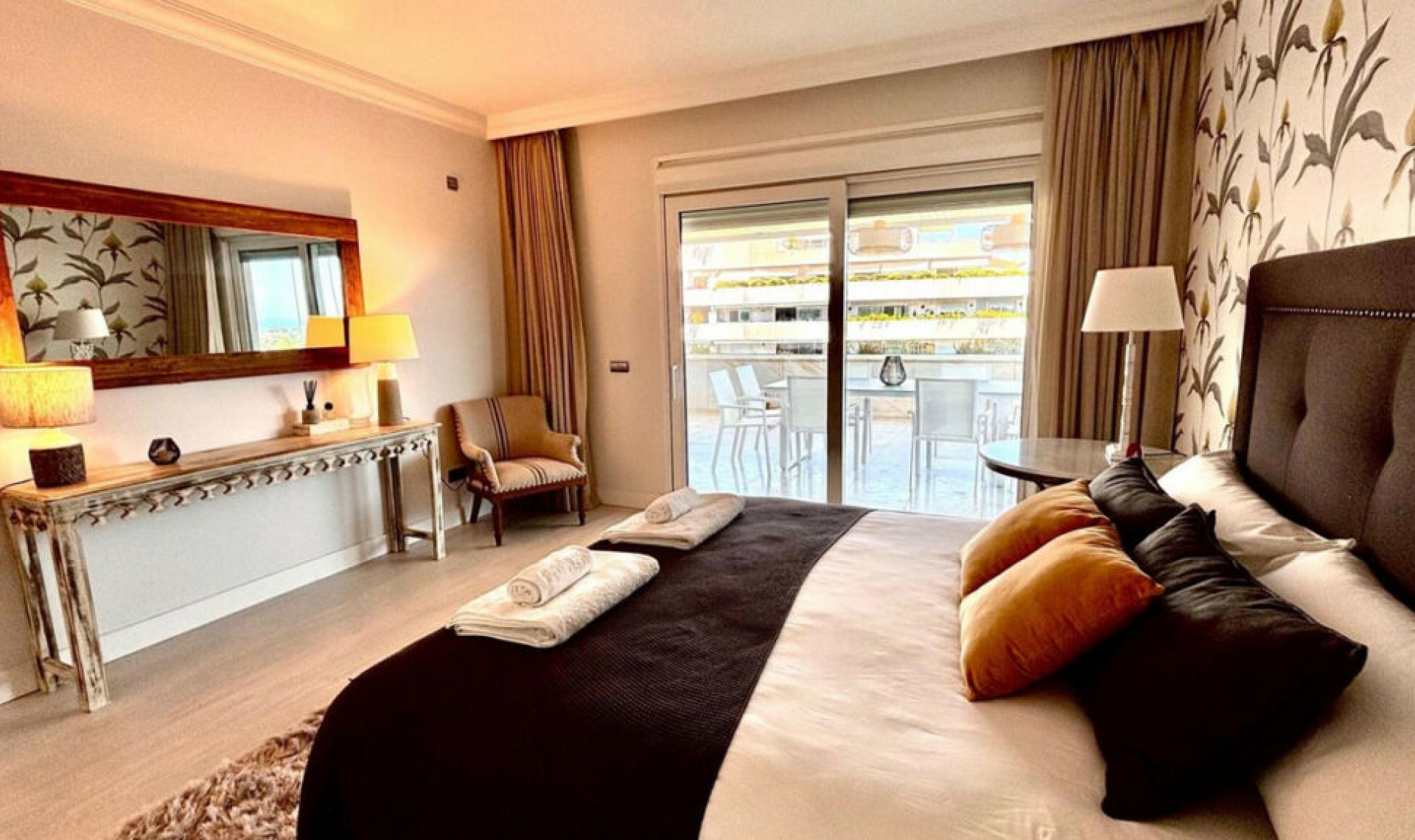 Resale - Apartment -
Marbella