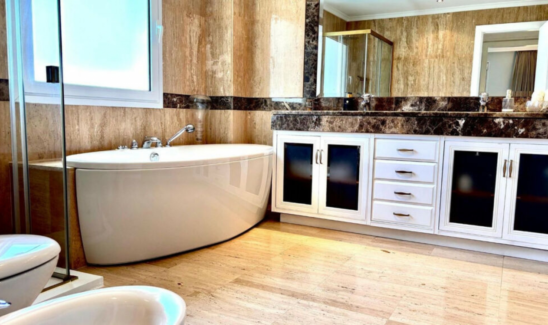 Resale - Apartment -
Marbella