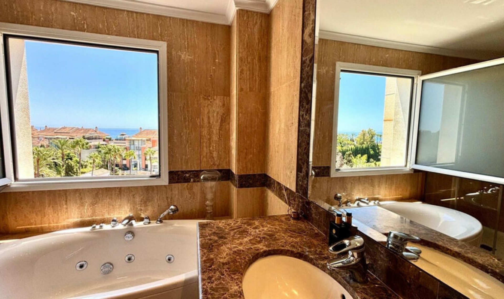 Resale - Apartment -
Marbella