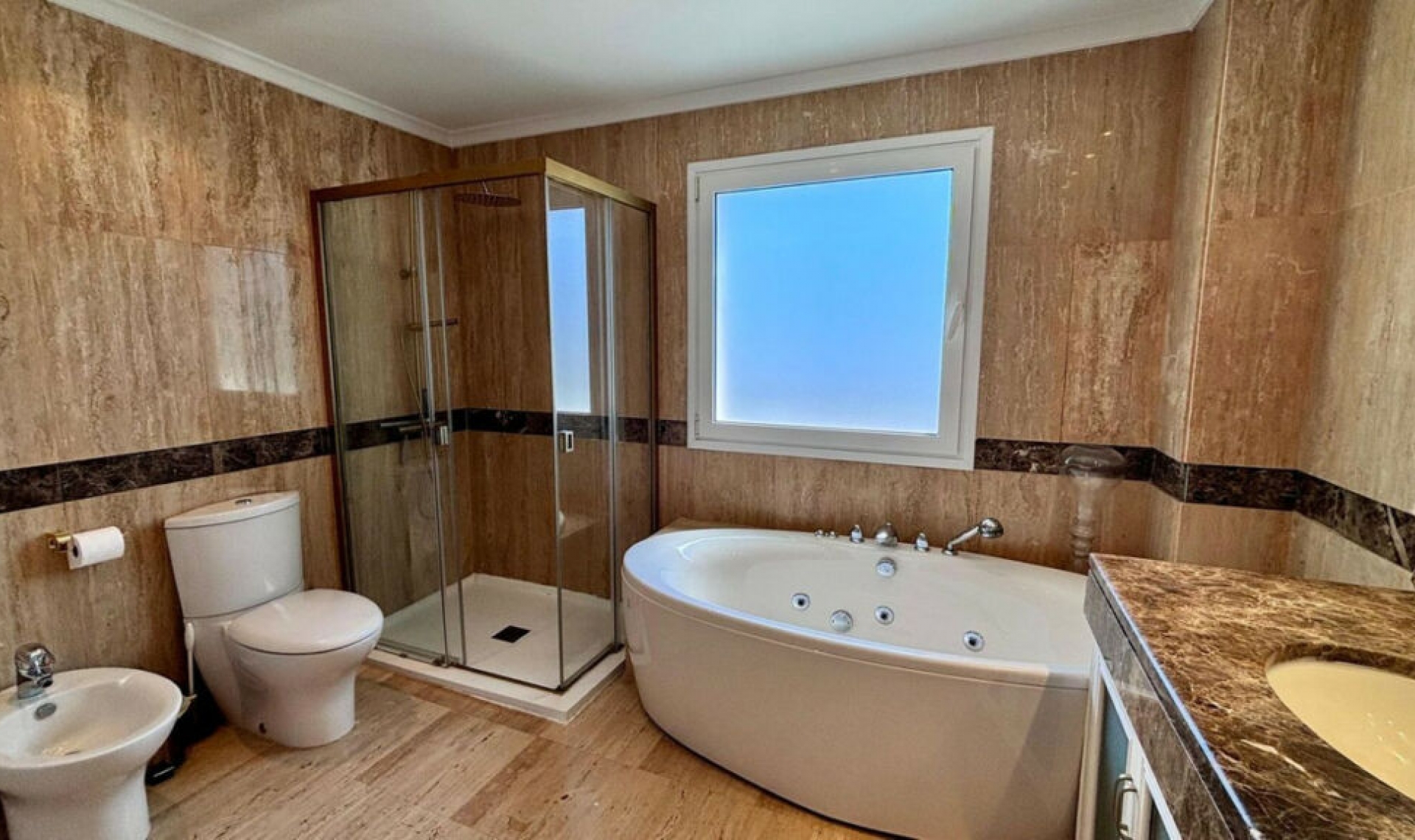 Resale - Apartment -
Marbella