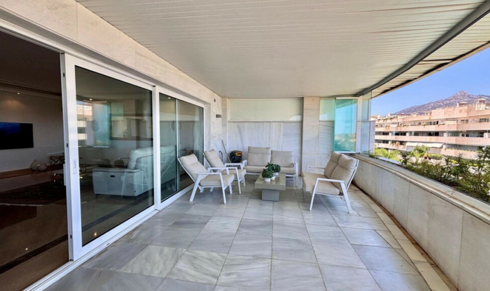 Resale - Apartment -
Marbella