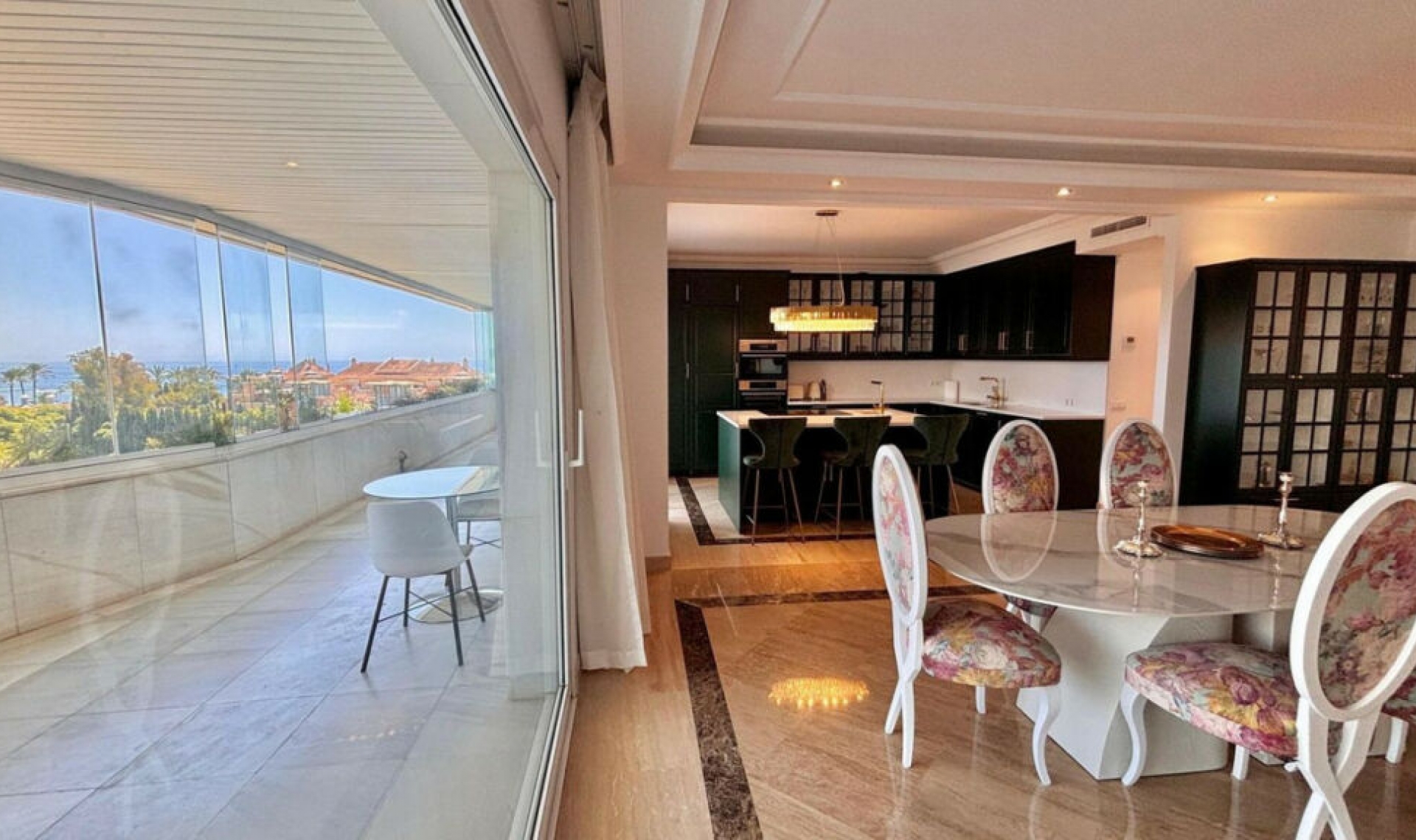 Resale - Apartment -
Marbella
