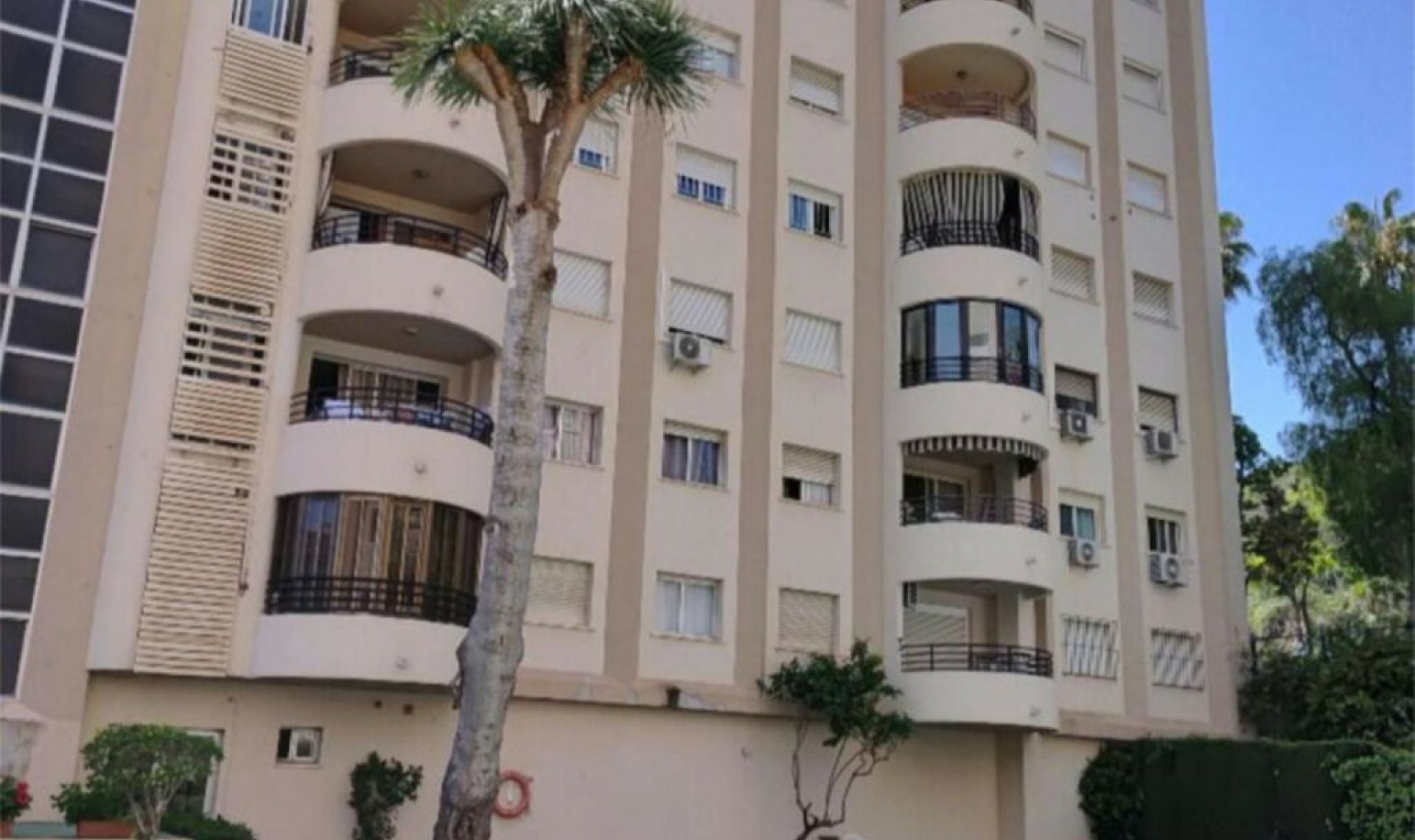 Resale - Apartment -
Marbella