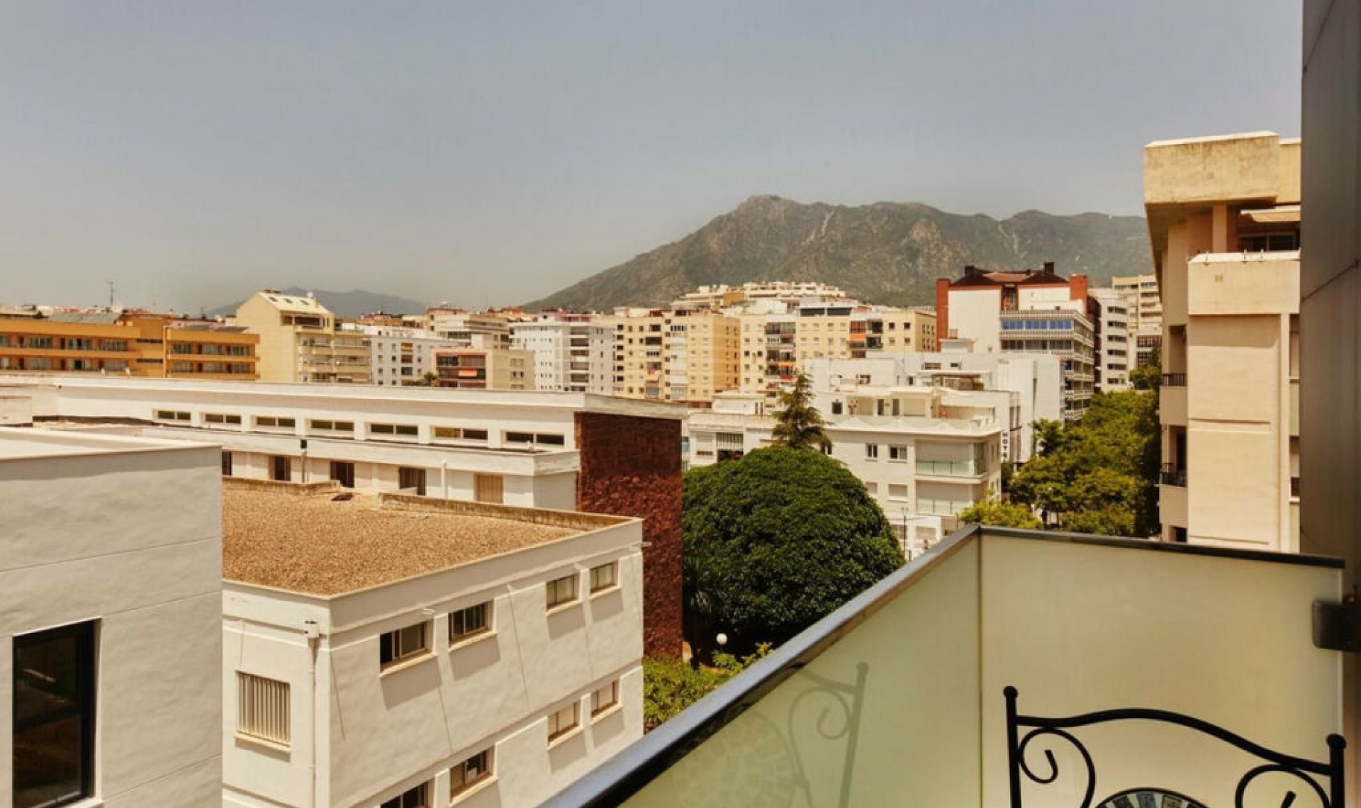 Resale - Apartment -
Marbella