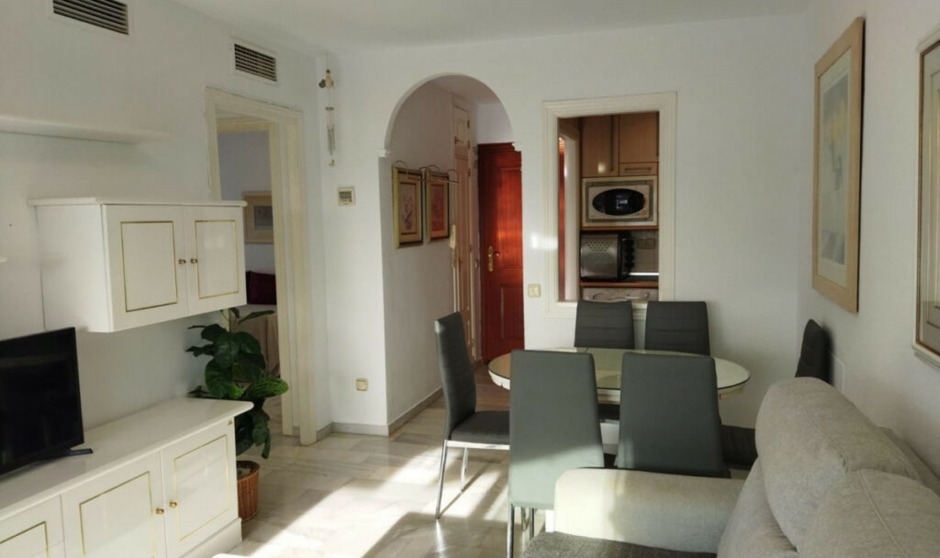 Resale - Apartment -
Marbella