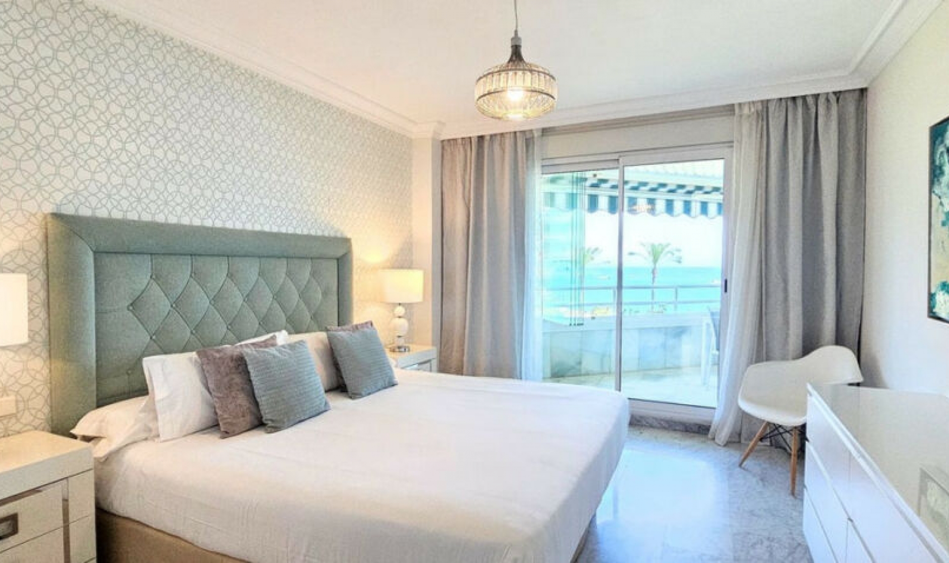 Resale - Apartment -
Marbella