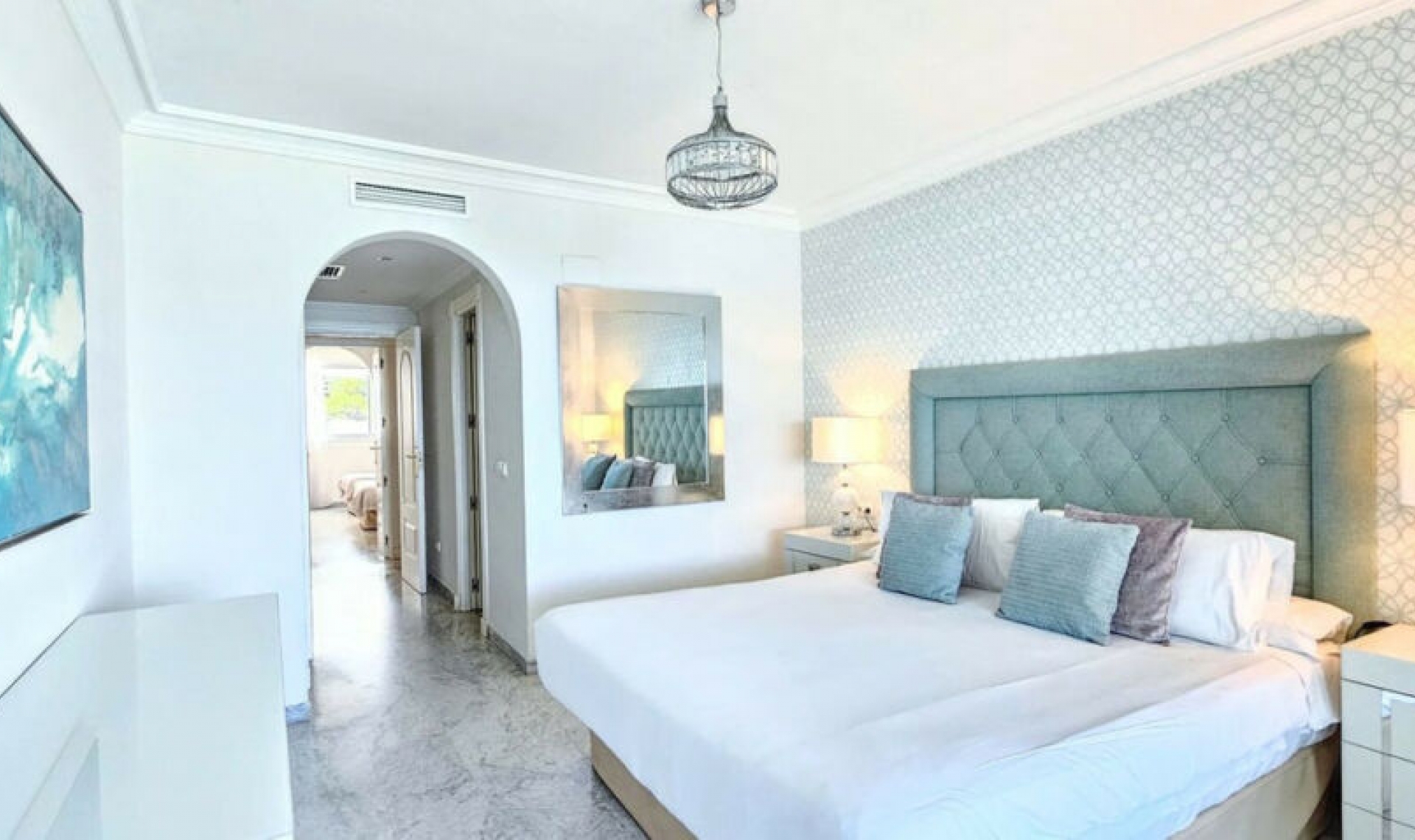 Resale - Apartment -
Marbella