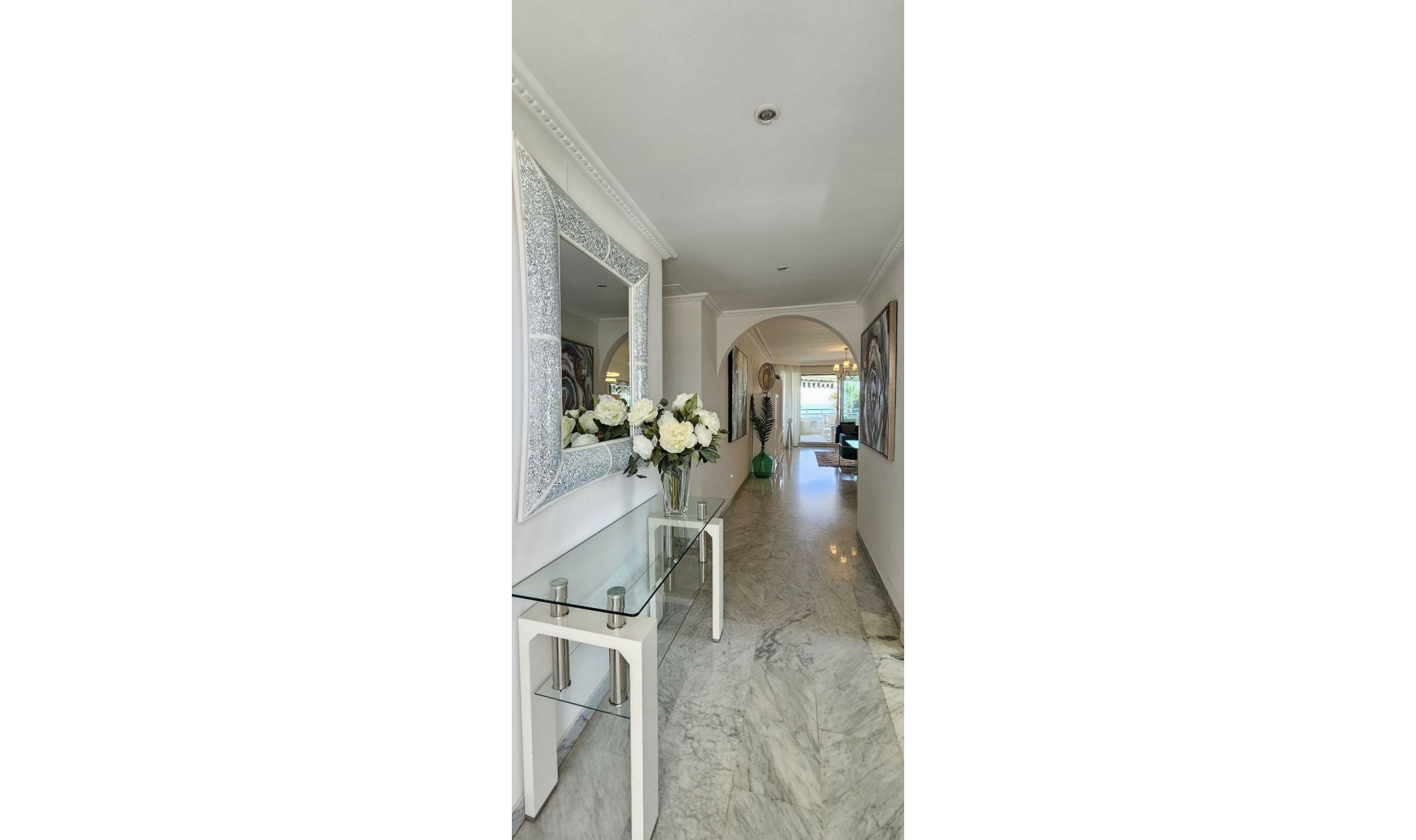 Resale - Apartment -
Marbella