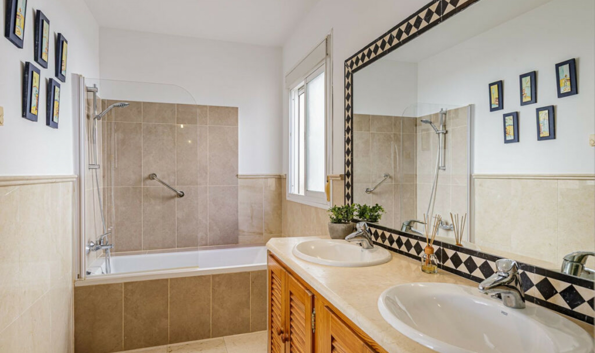 Resale - Apartment -
Marbella