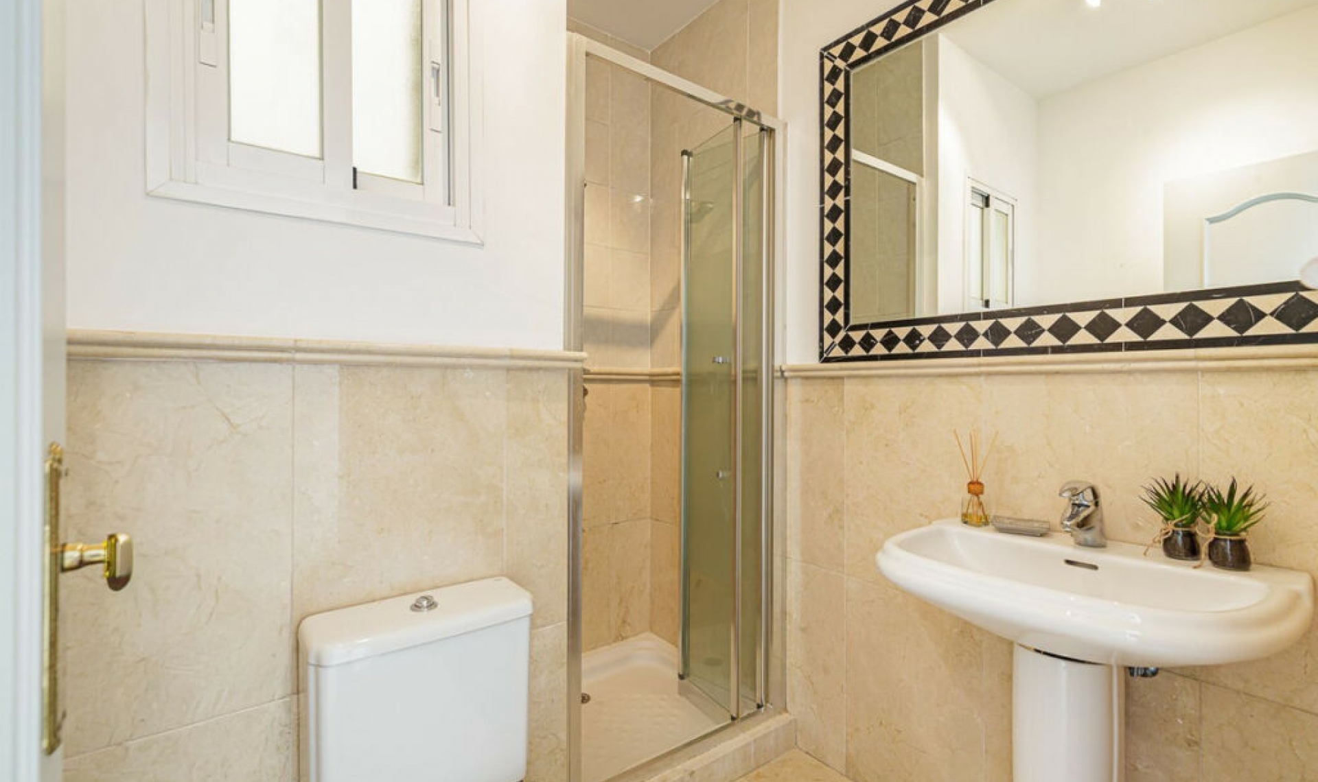 Resale - Apartment -
Marbella