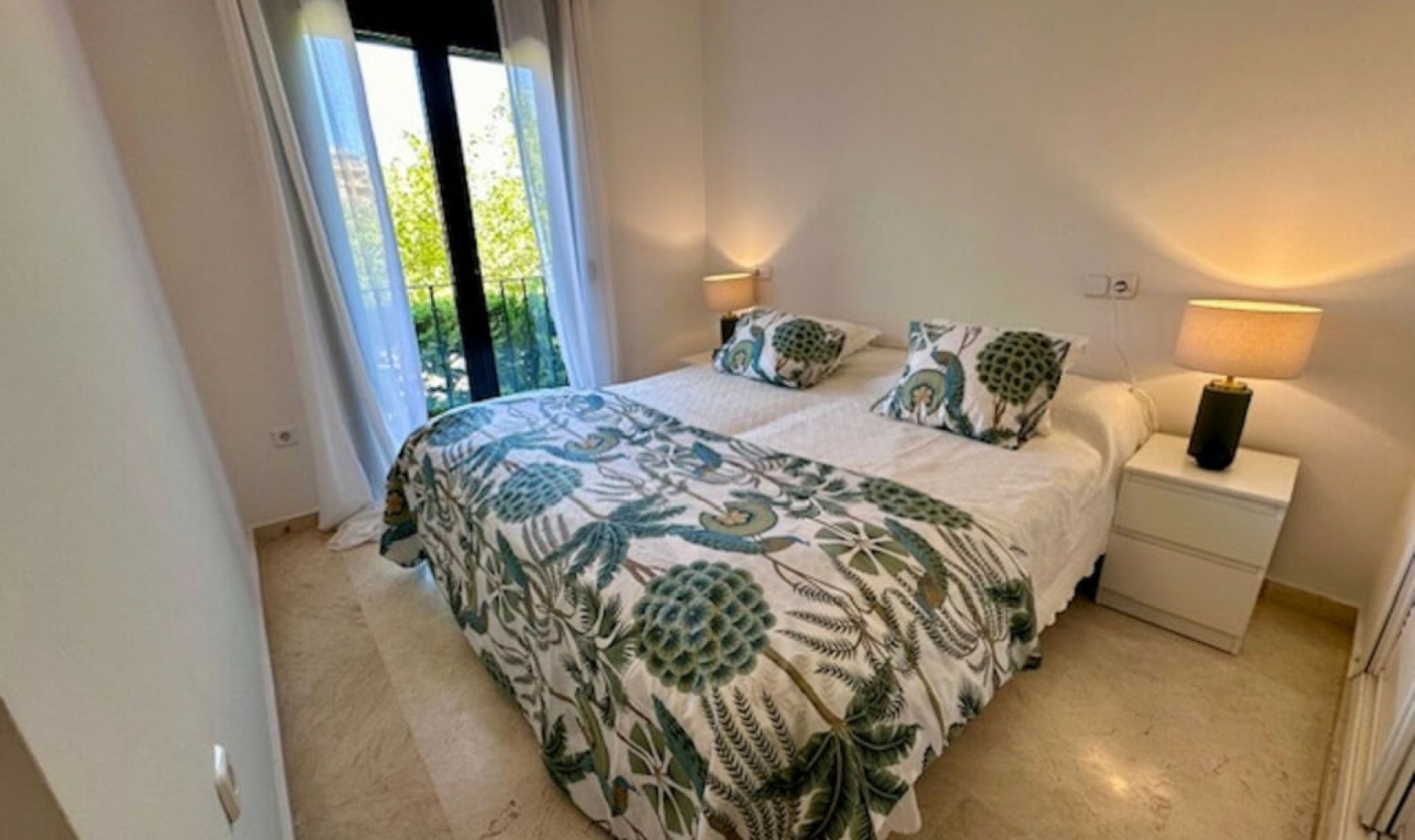 Resale - Apartment -
Marbella