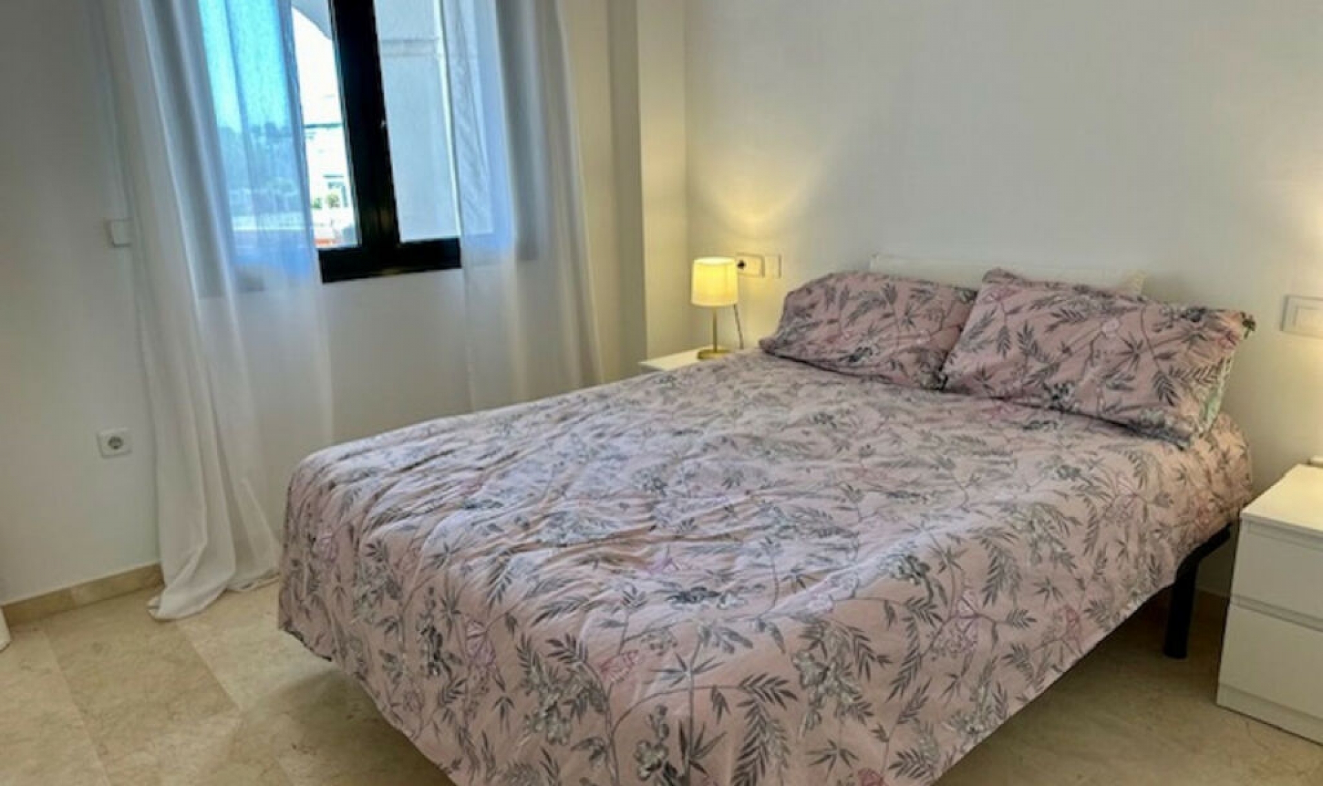 Resale - Apartment -
Marbella