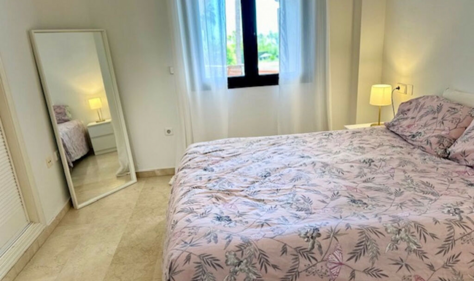Resale - Apartment -
Marbella
