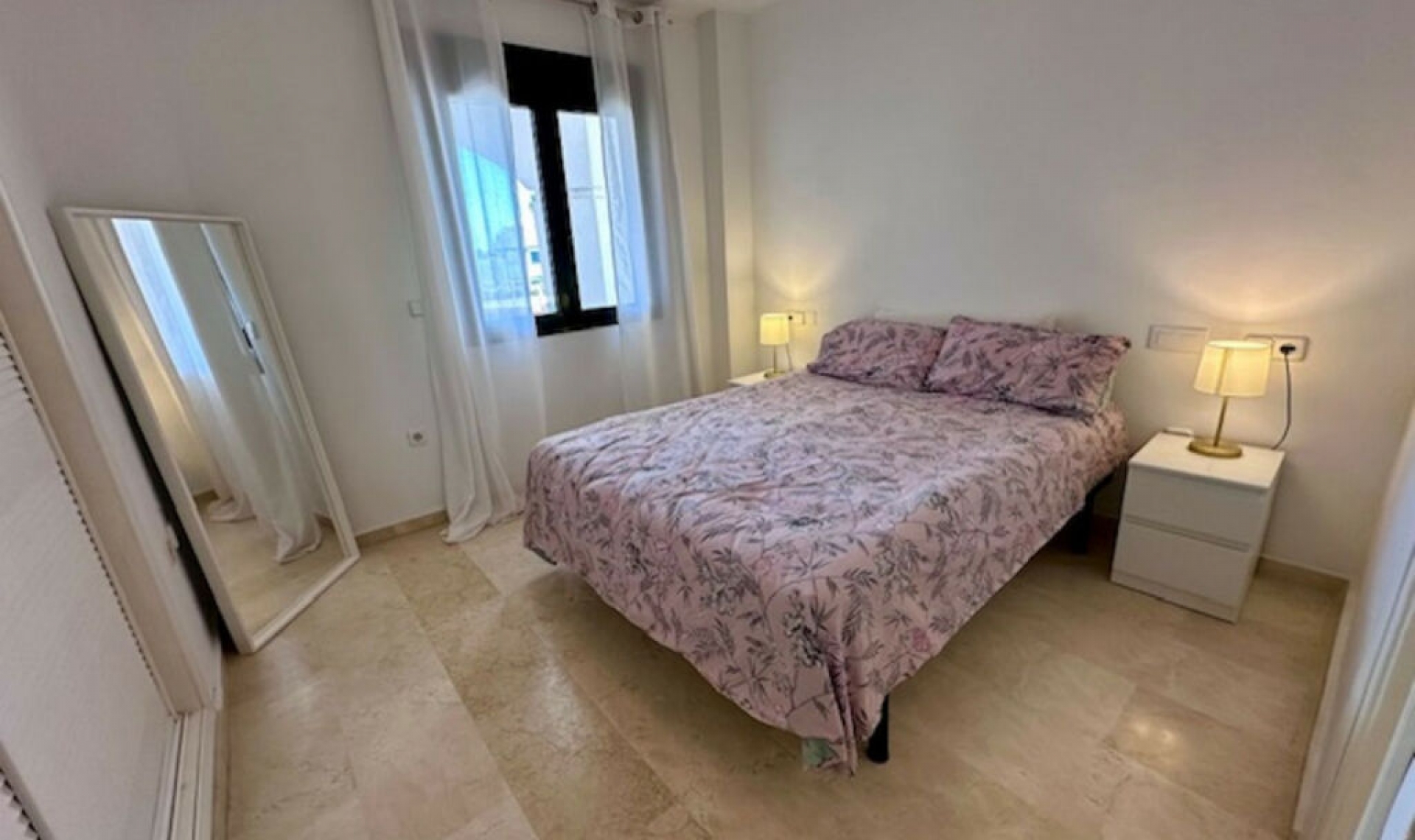 Resale - Apartment -
Marbella