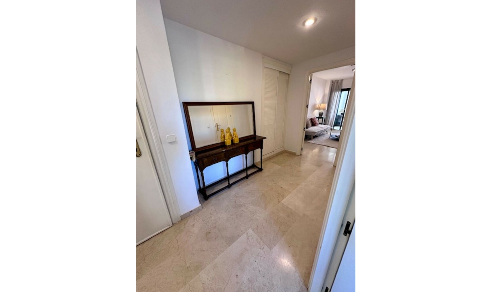 Resale - Apartment -
Marbella