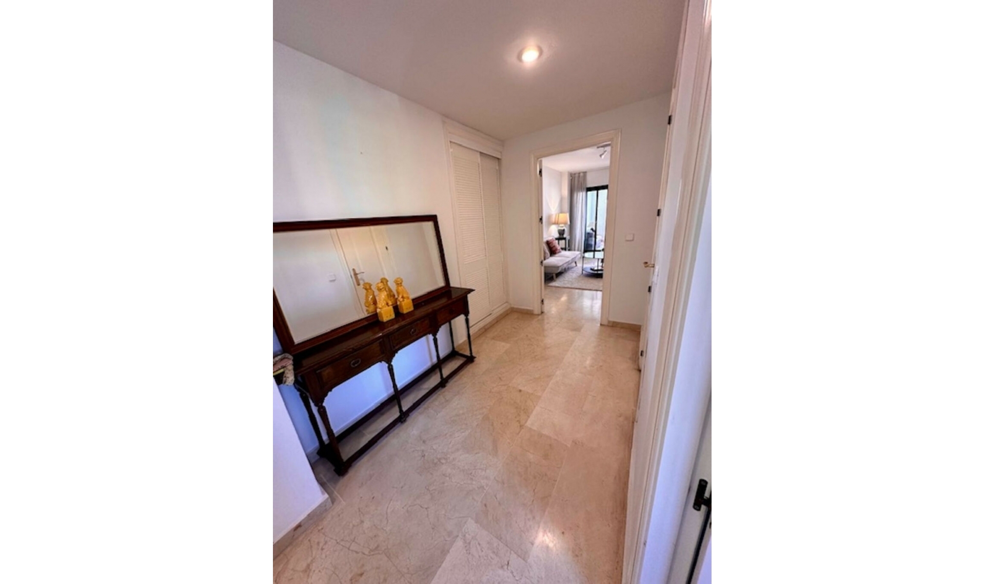 Resale - Apartment -
Marbella