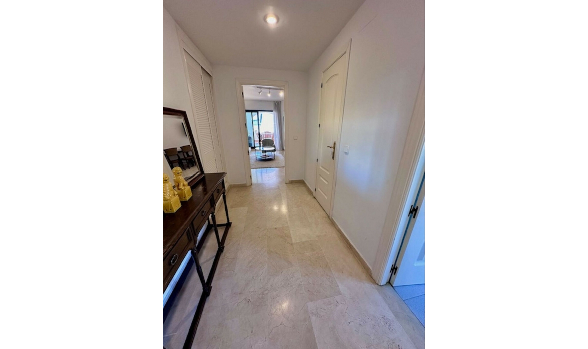 Resale - Apartment -
Marbella