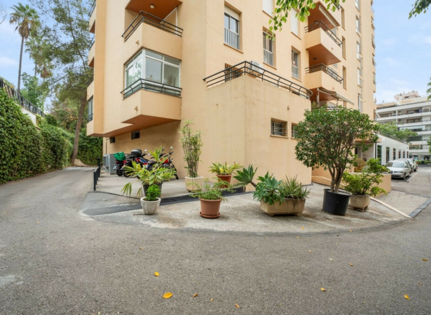 Resale - Apartment -
Marbella