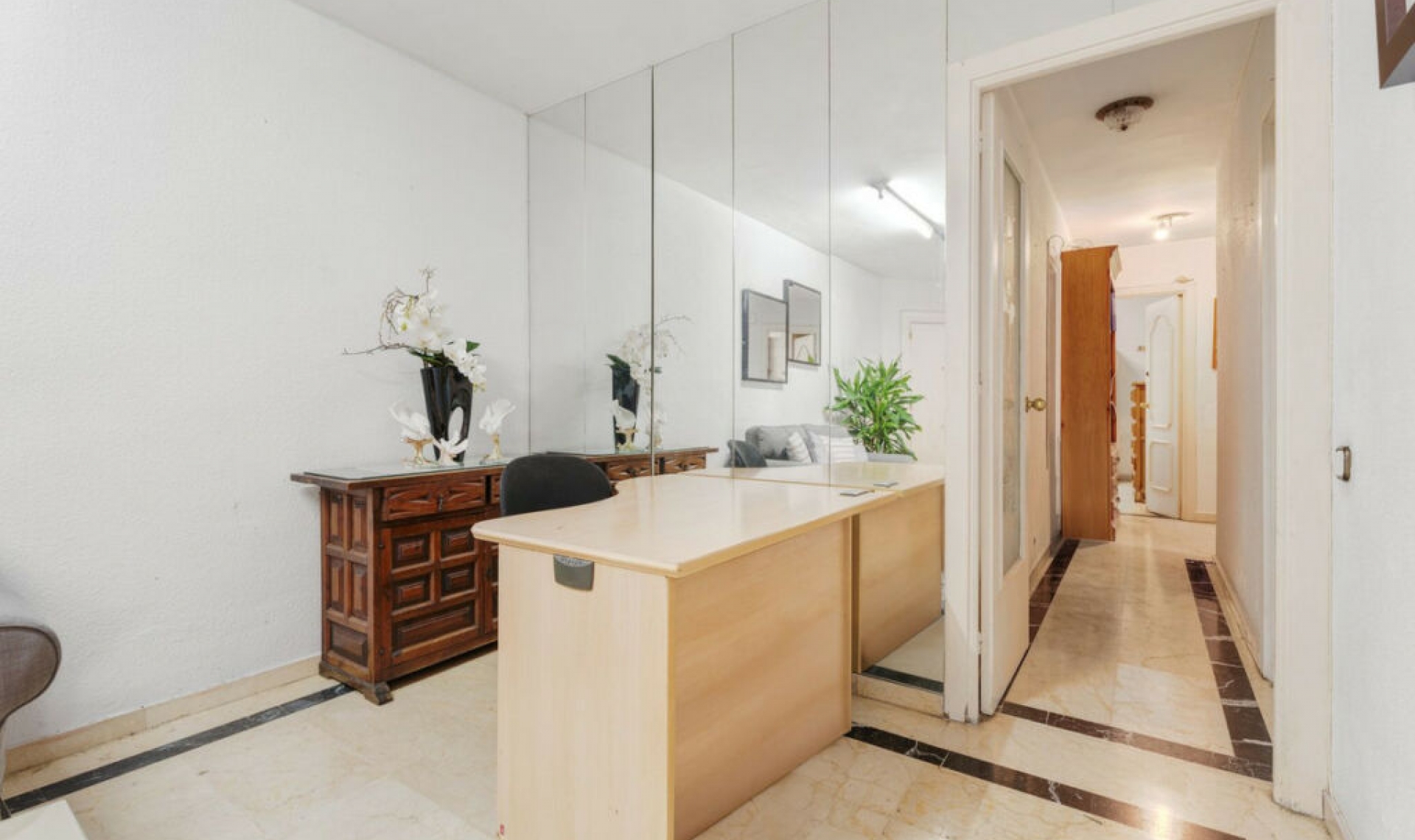 Resale - Apartment -
Marbella