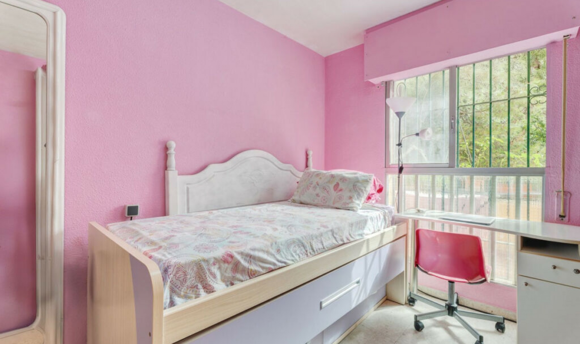 Resale - Apartment -
Marbella