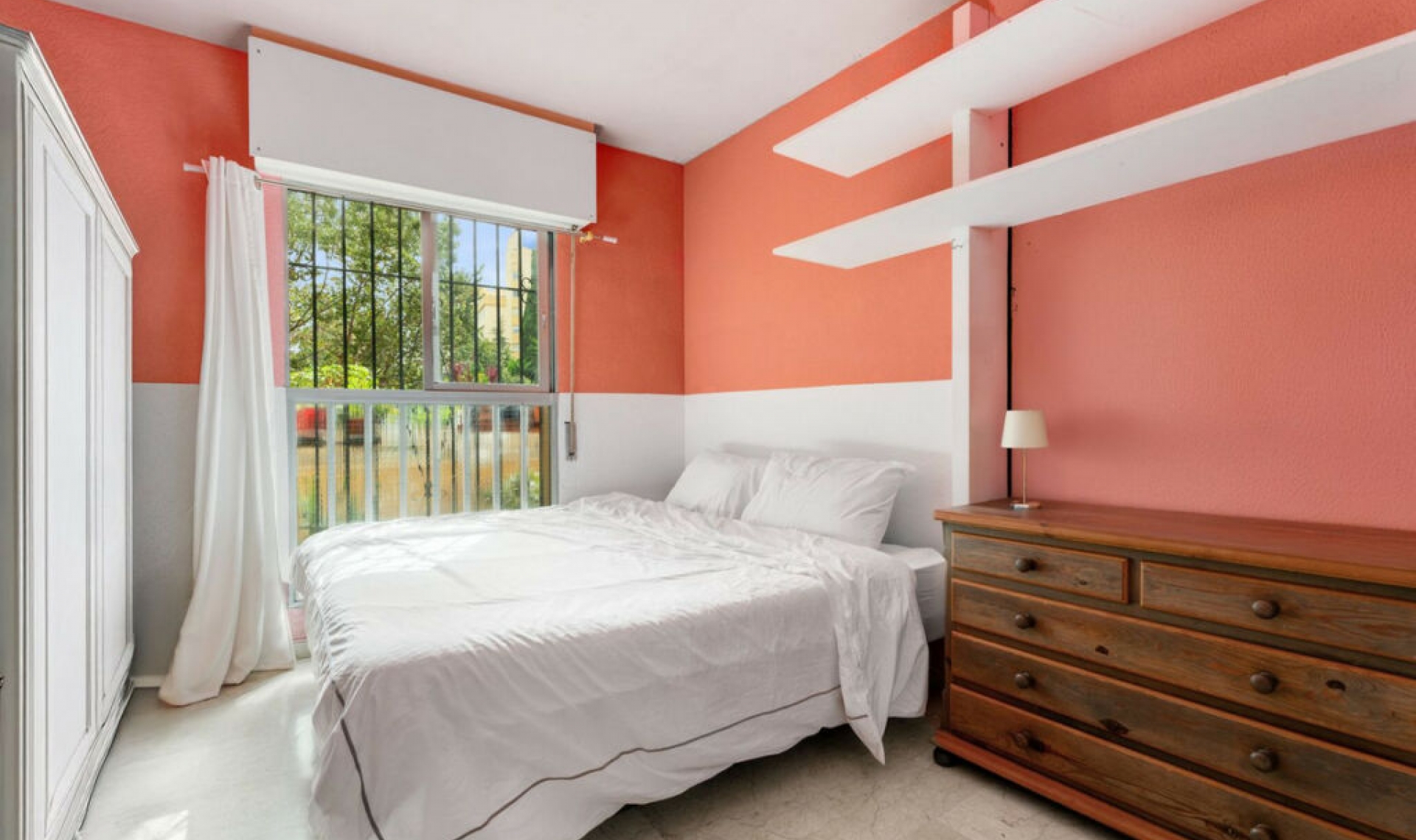 Resale - Apartment -
Marbella