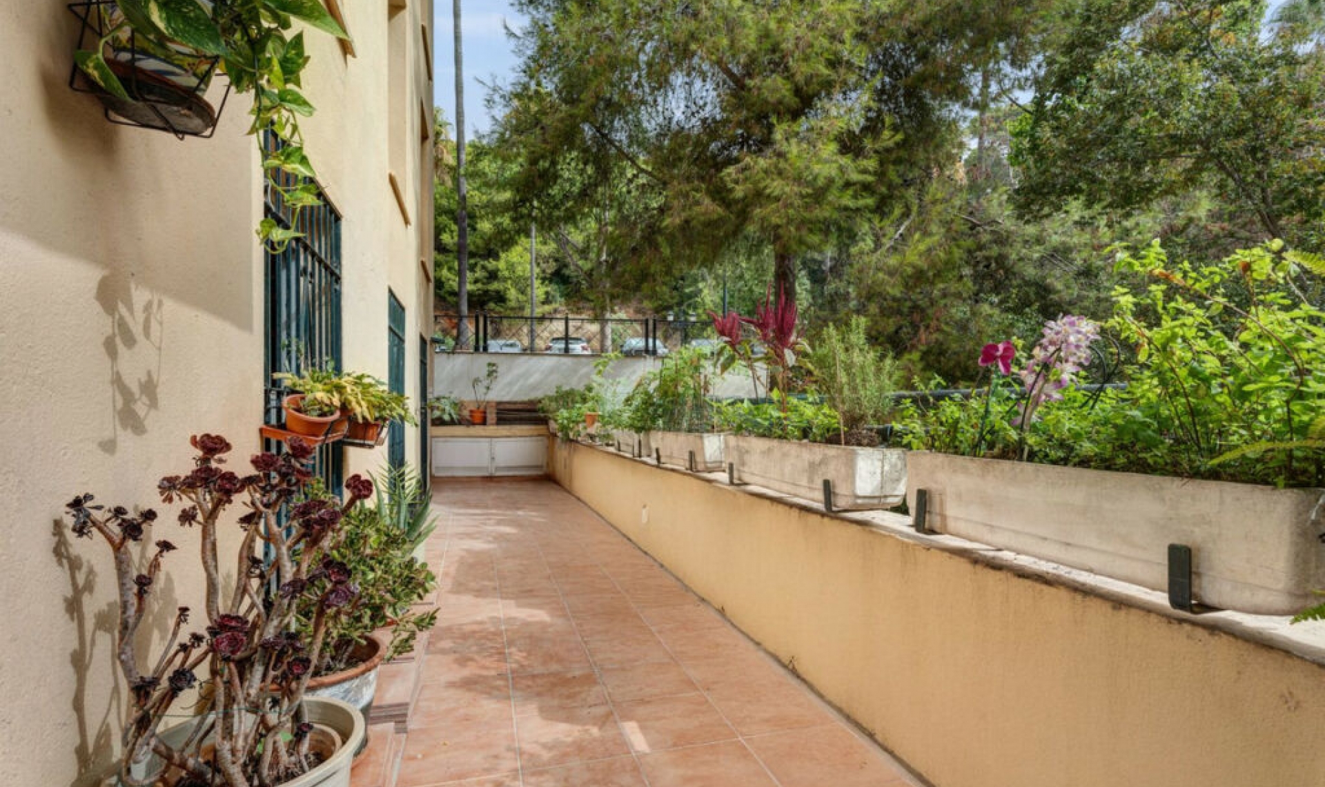 Resale - Apartment -
Marbella