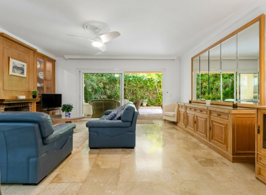 Resale - Apartment -
Marbella