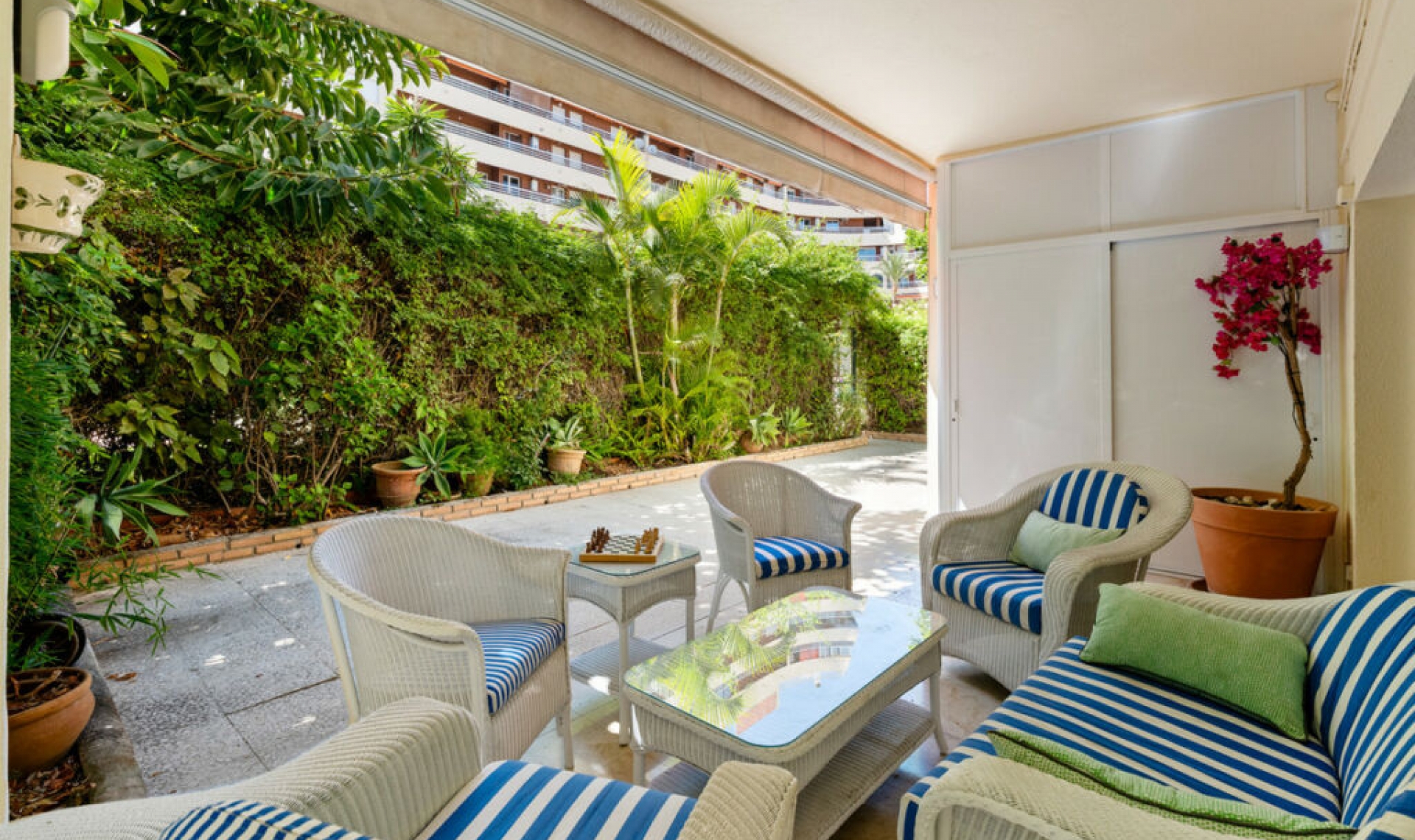 Resale - Apartment -
Marbella