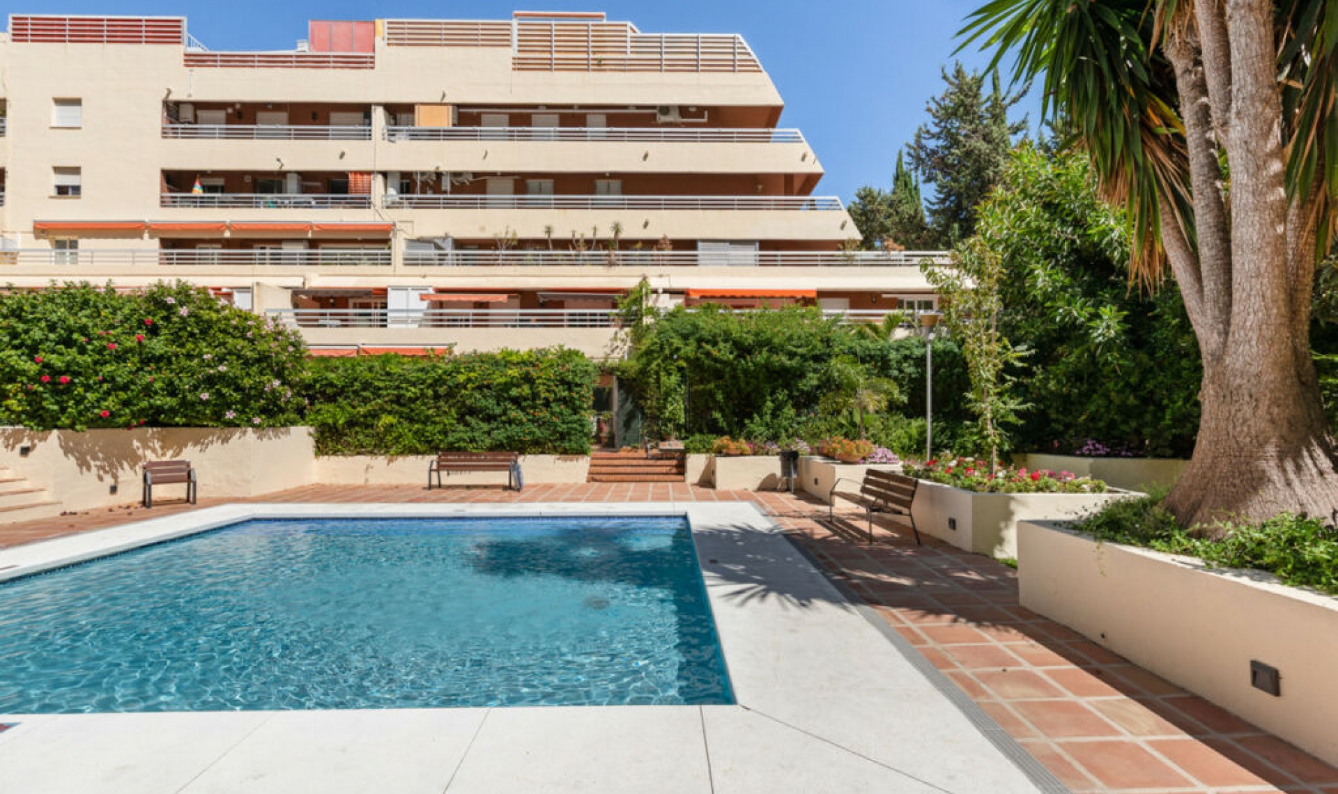 Resale - Apartment -
Marbella