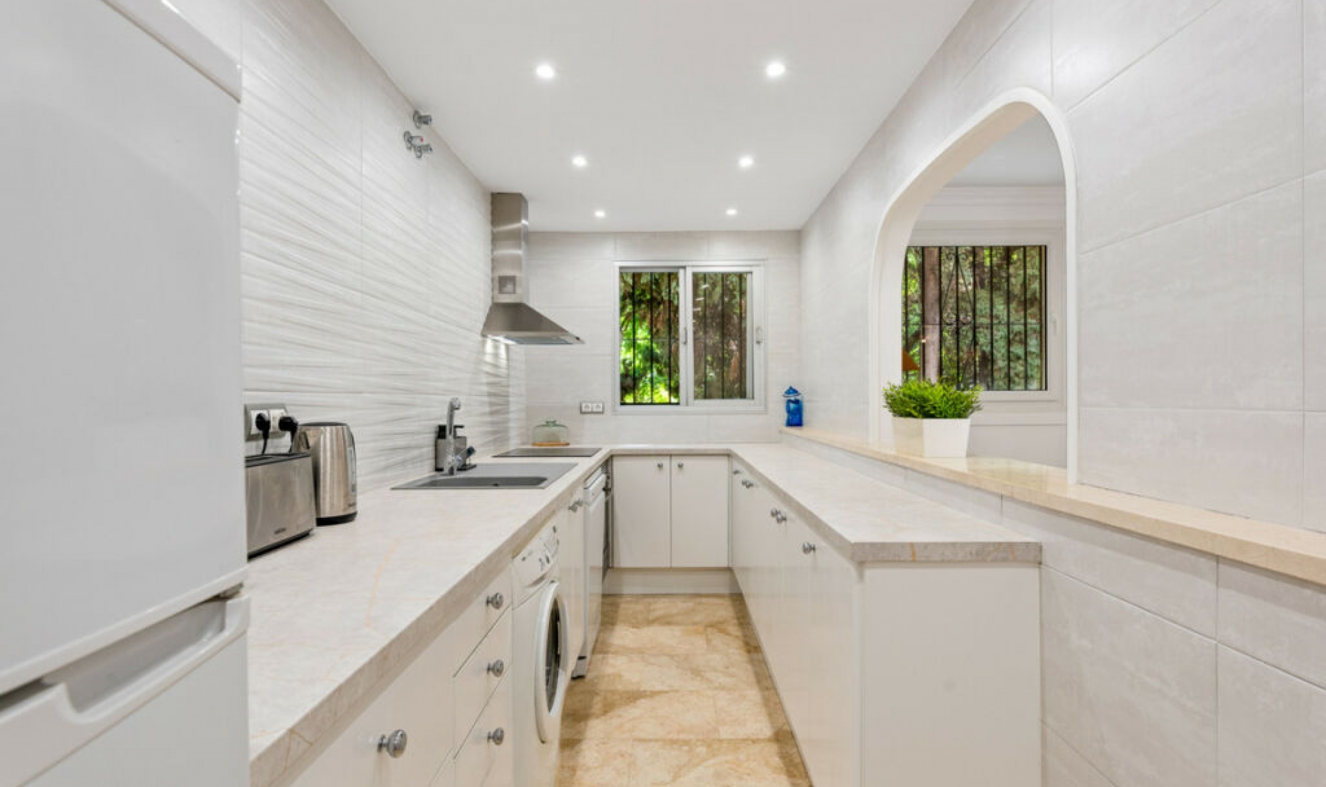 Resale - Apartment -
Marbella