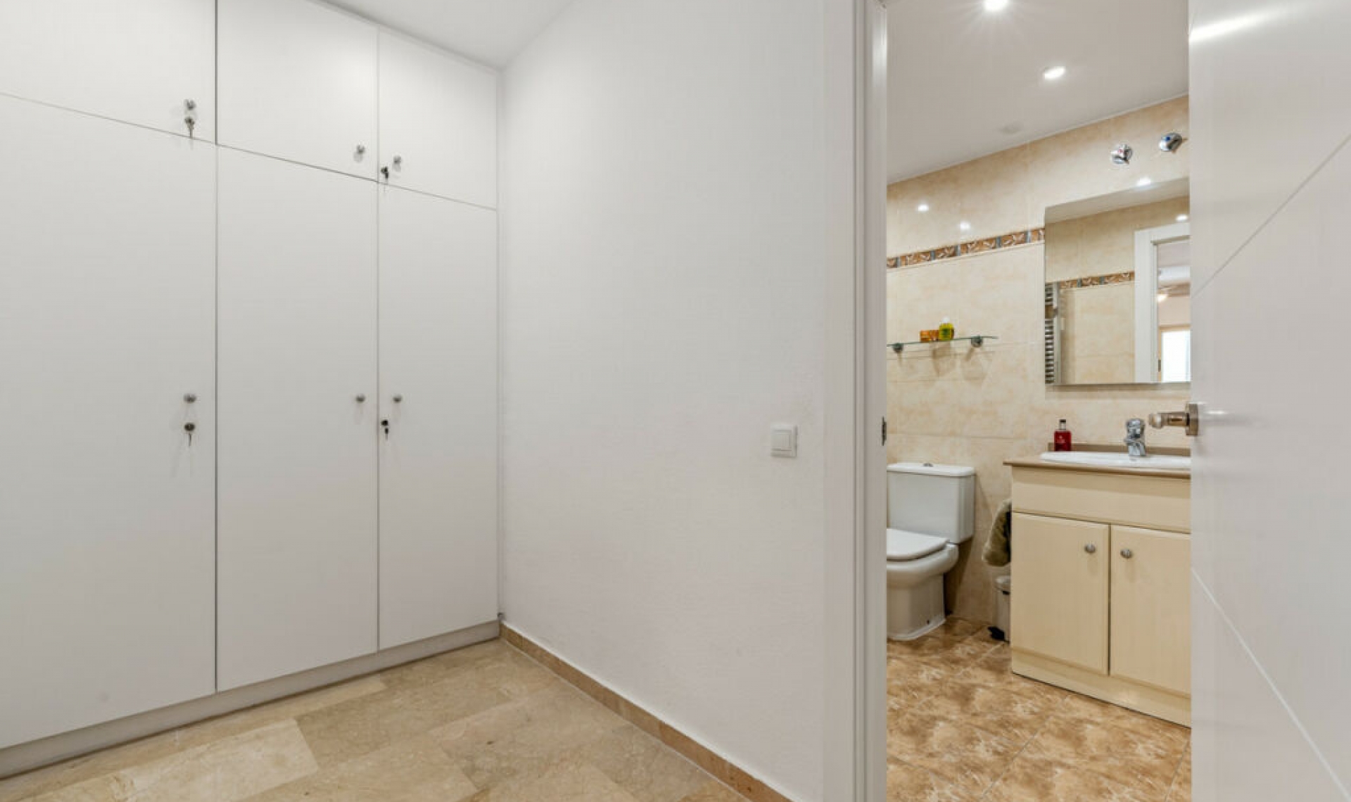 Resale - Apartment -
Marbella