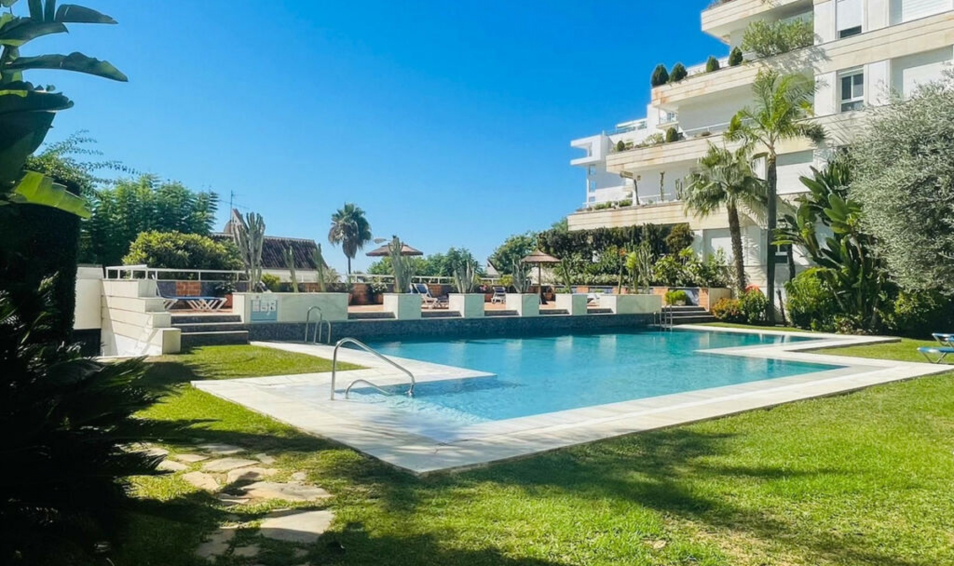 Resale - Apartment -
Marbella