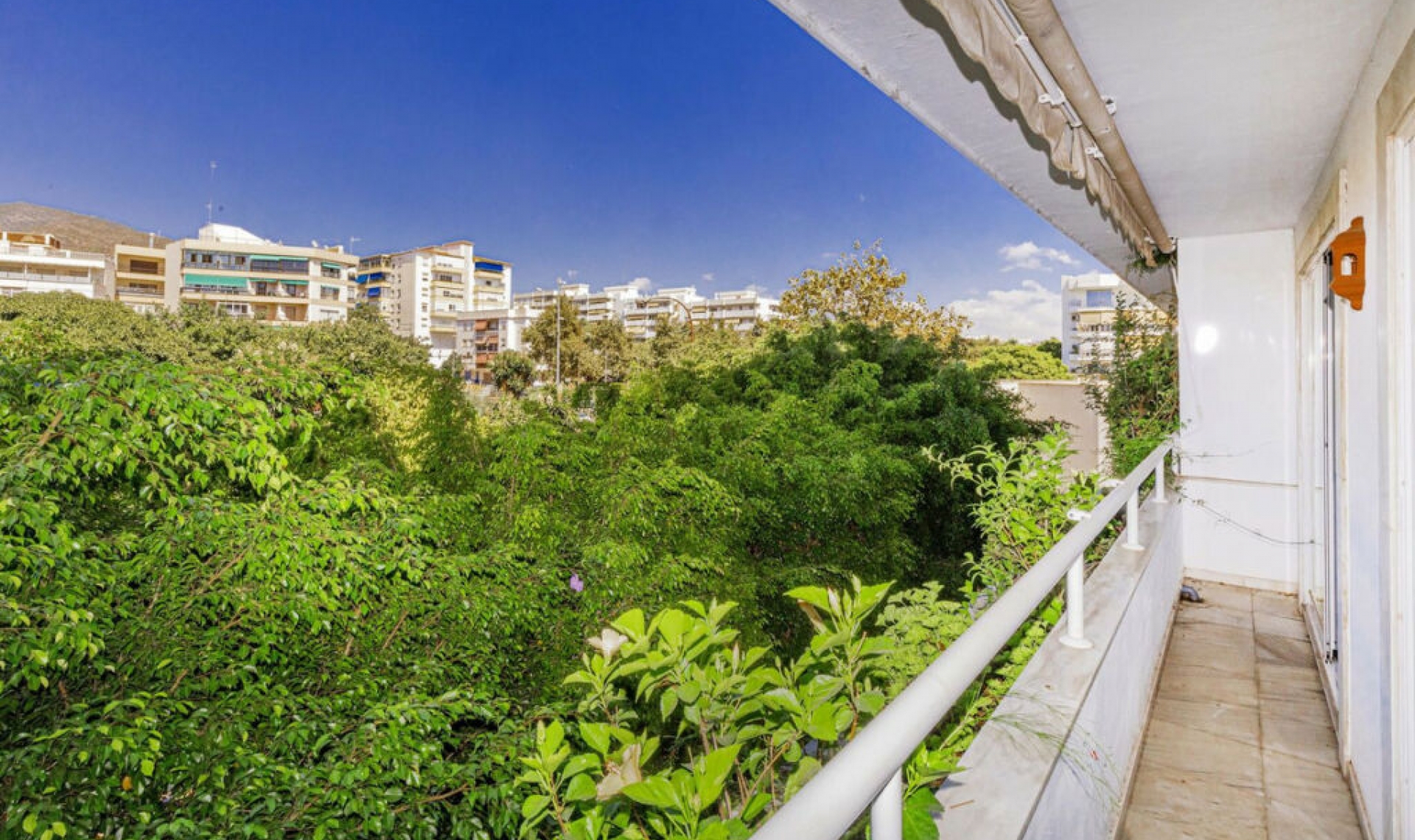 Resale - Apartment -
Marbella