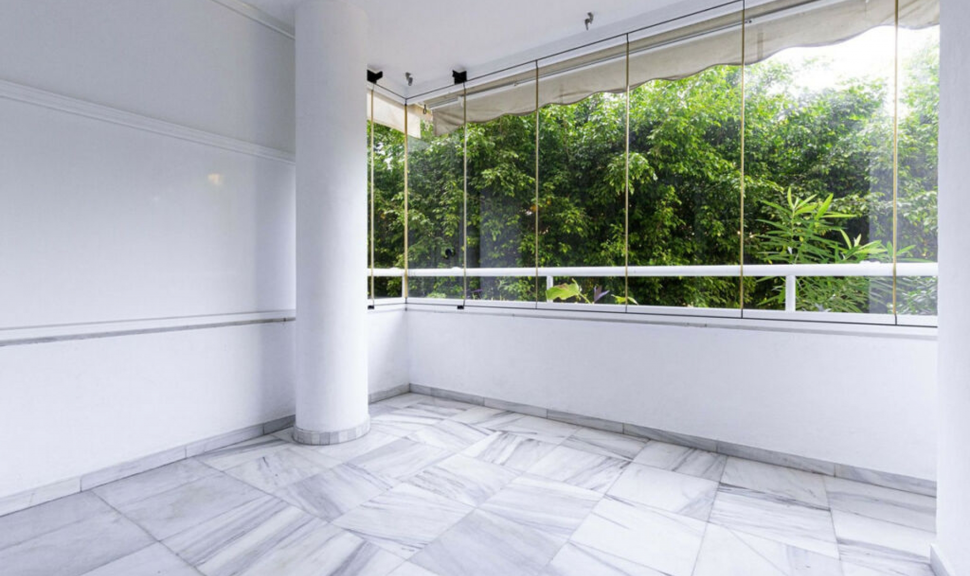 Resale - Apartment -
Marbella