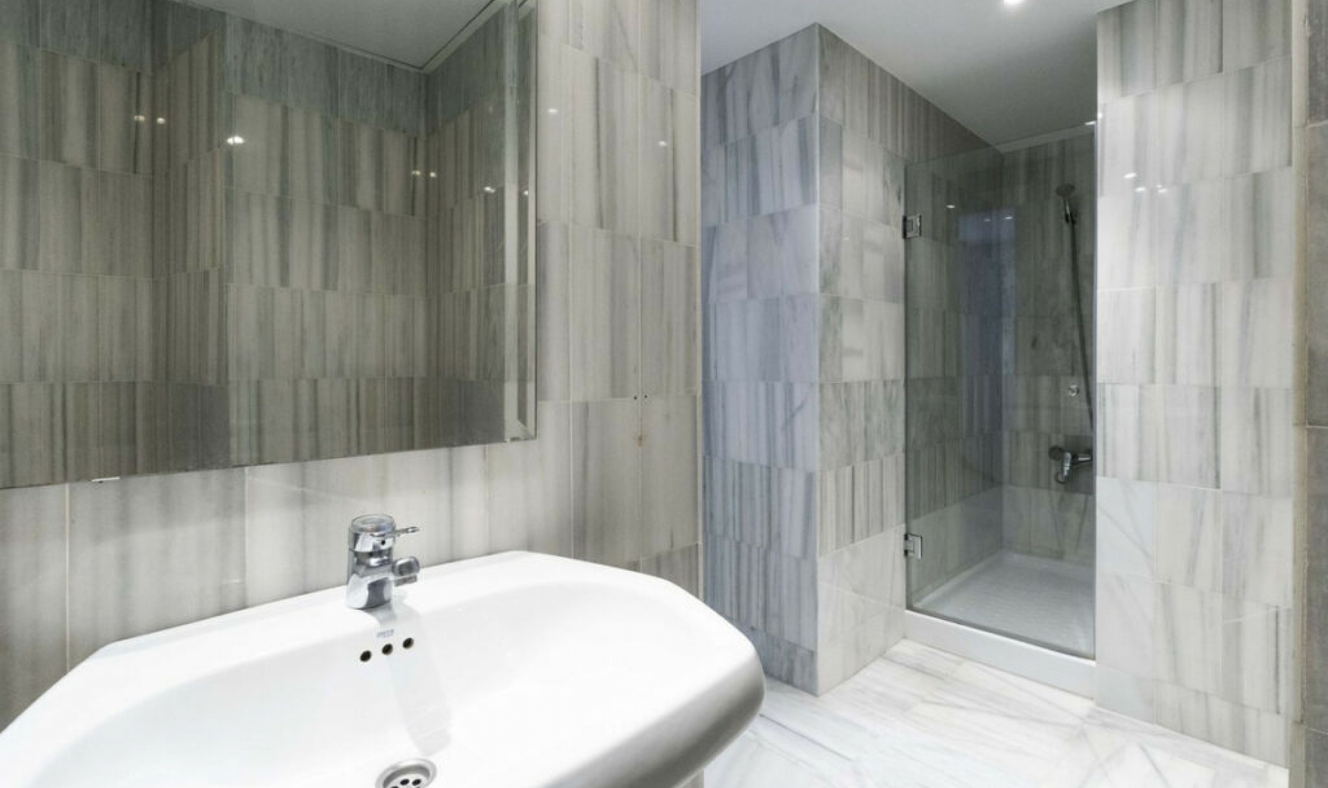 Resale - Apartment -
Marbella