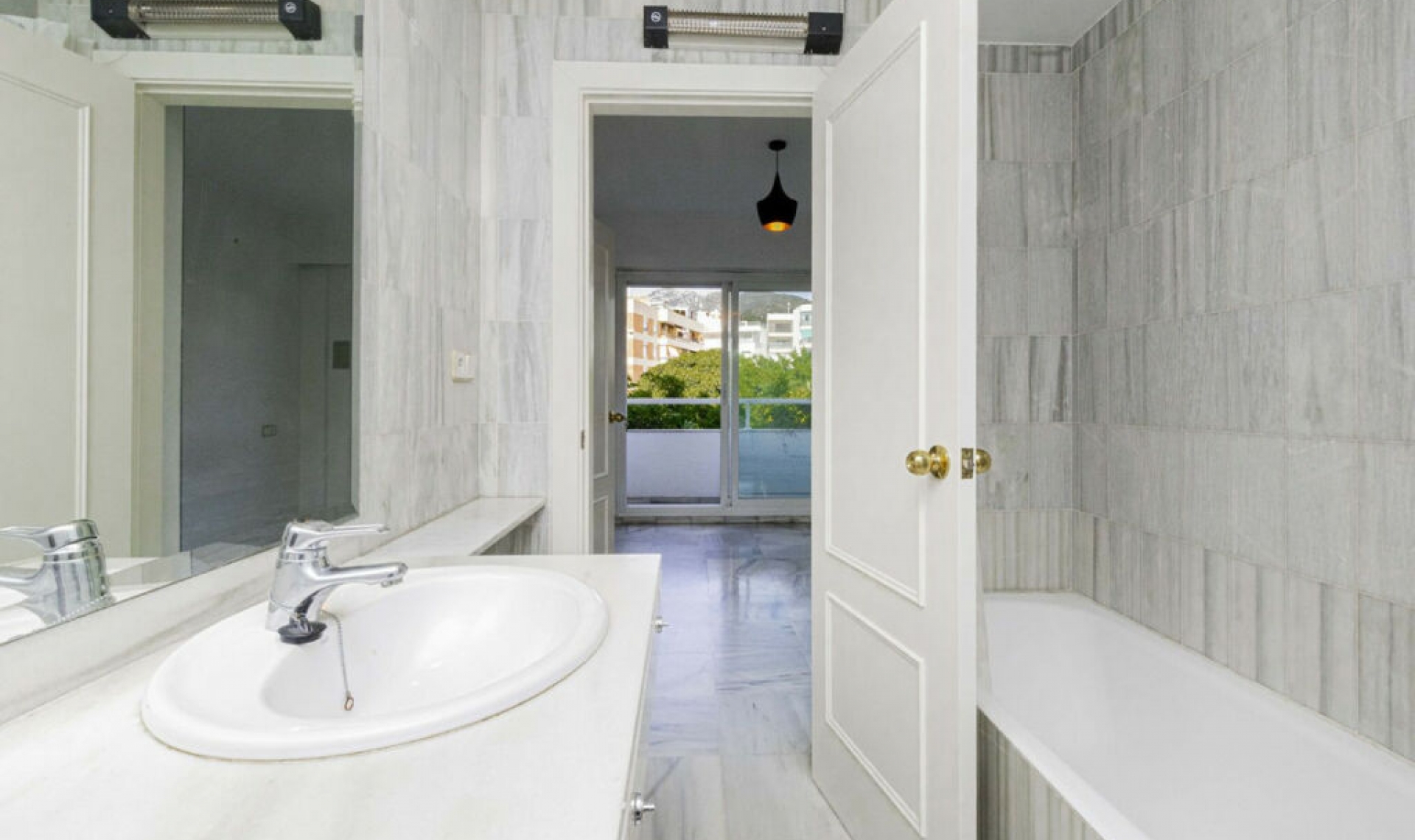 Resale - Apartment -
Marbella