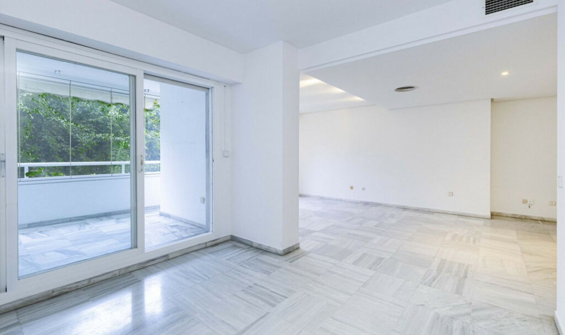 Resale - Apartment -
Marbella