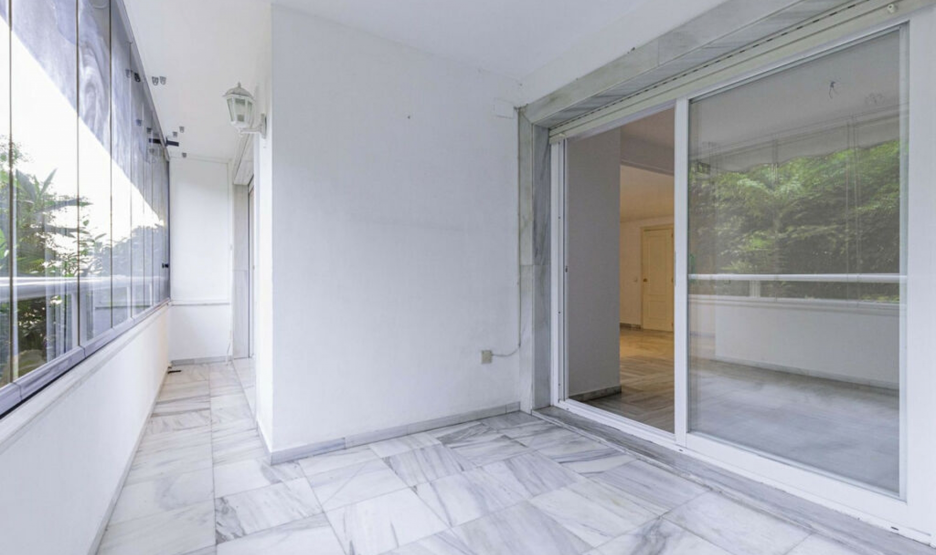 Resale - Apartment -
Marbella