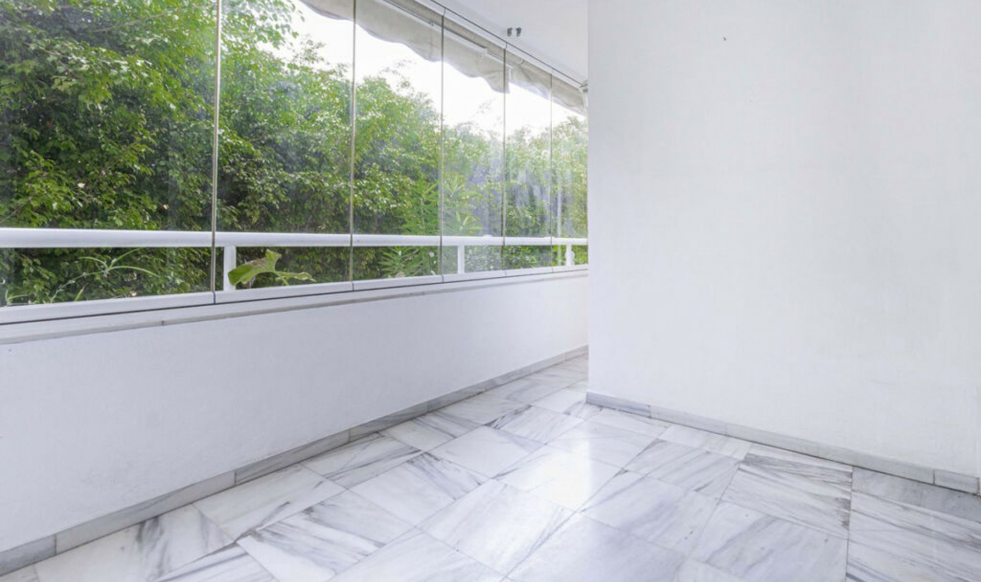 Resale - Apartment -
Marbella