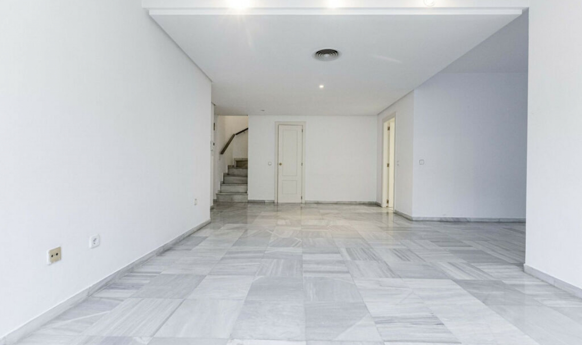 Resale - Apartment -
Marbella