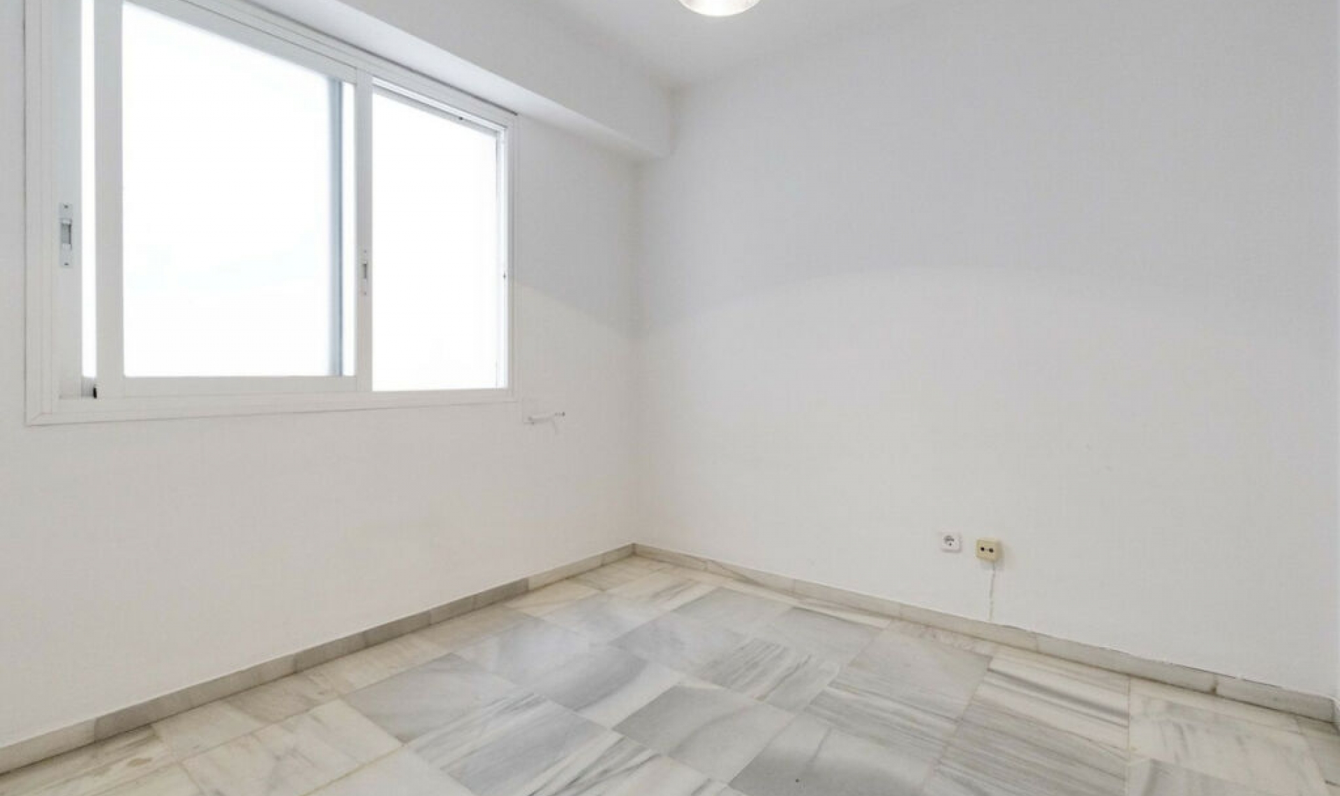 Resale - Apartment -
Marbella