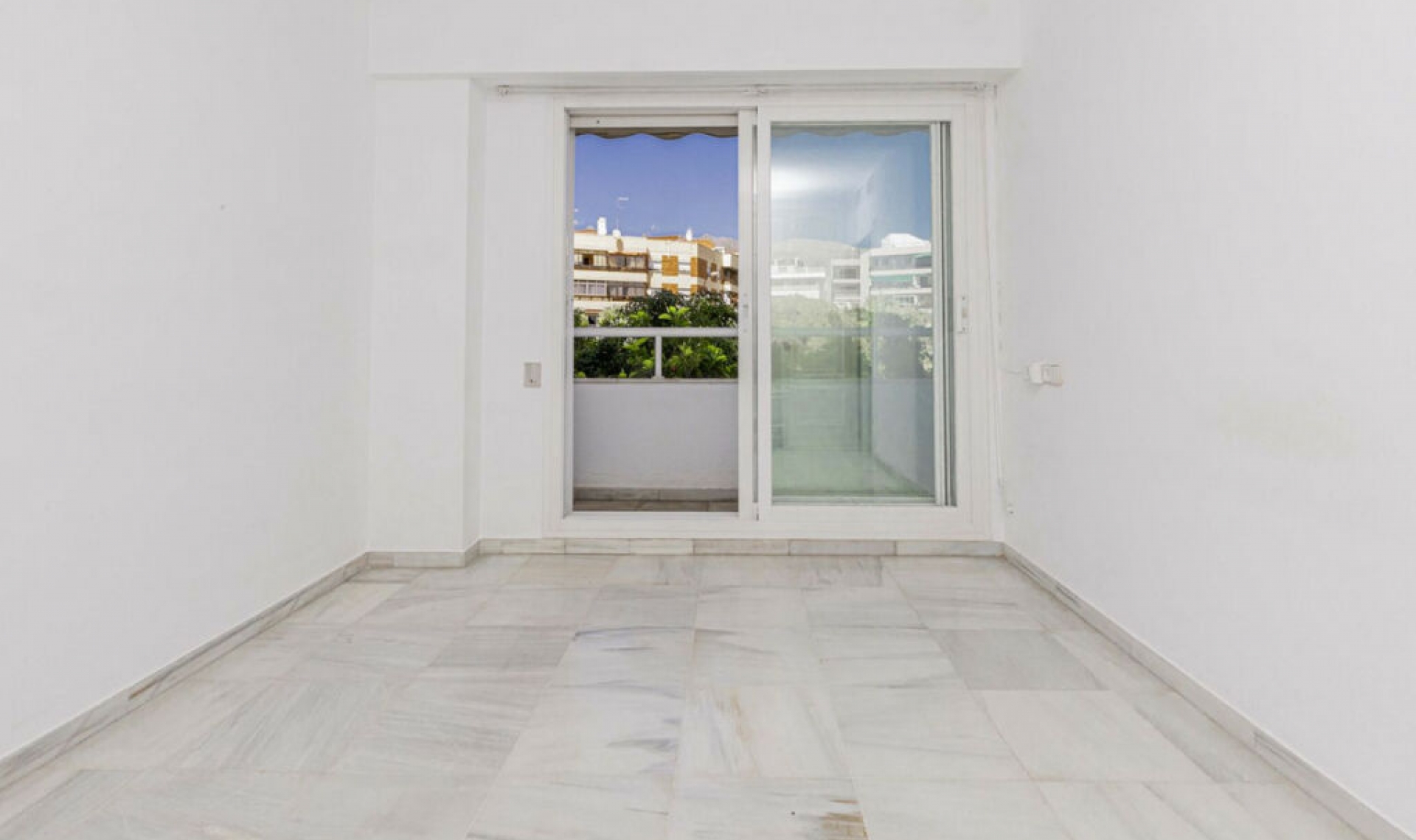 Resale - Apartment -
Marbella