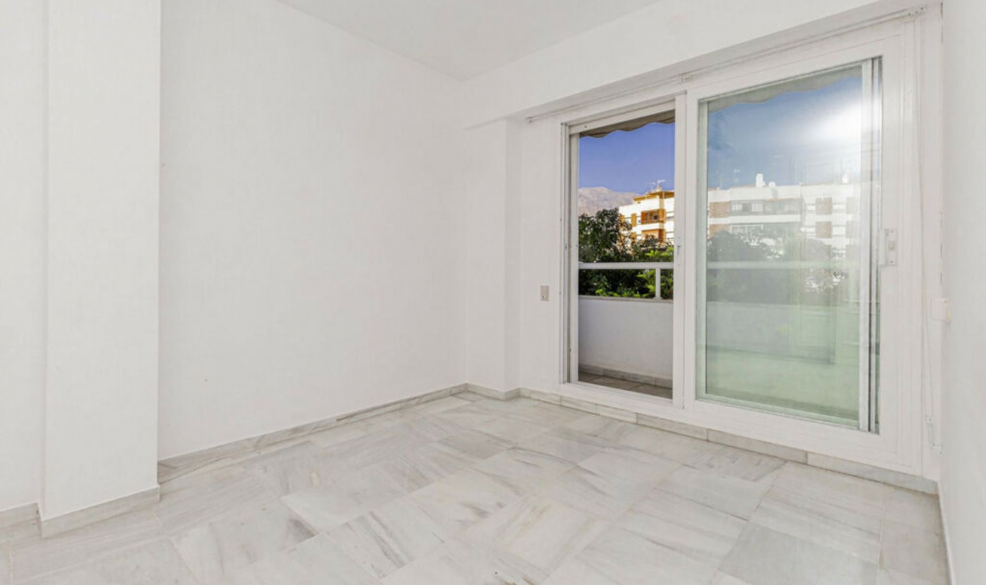 Resale - Apartment -
Marbella